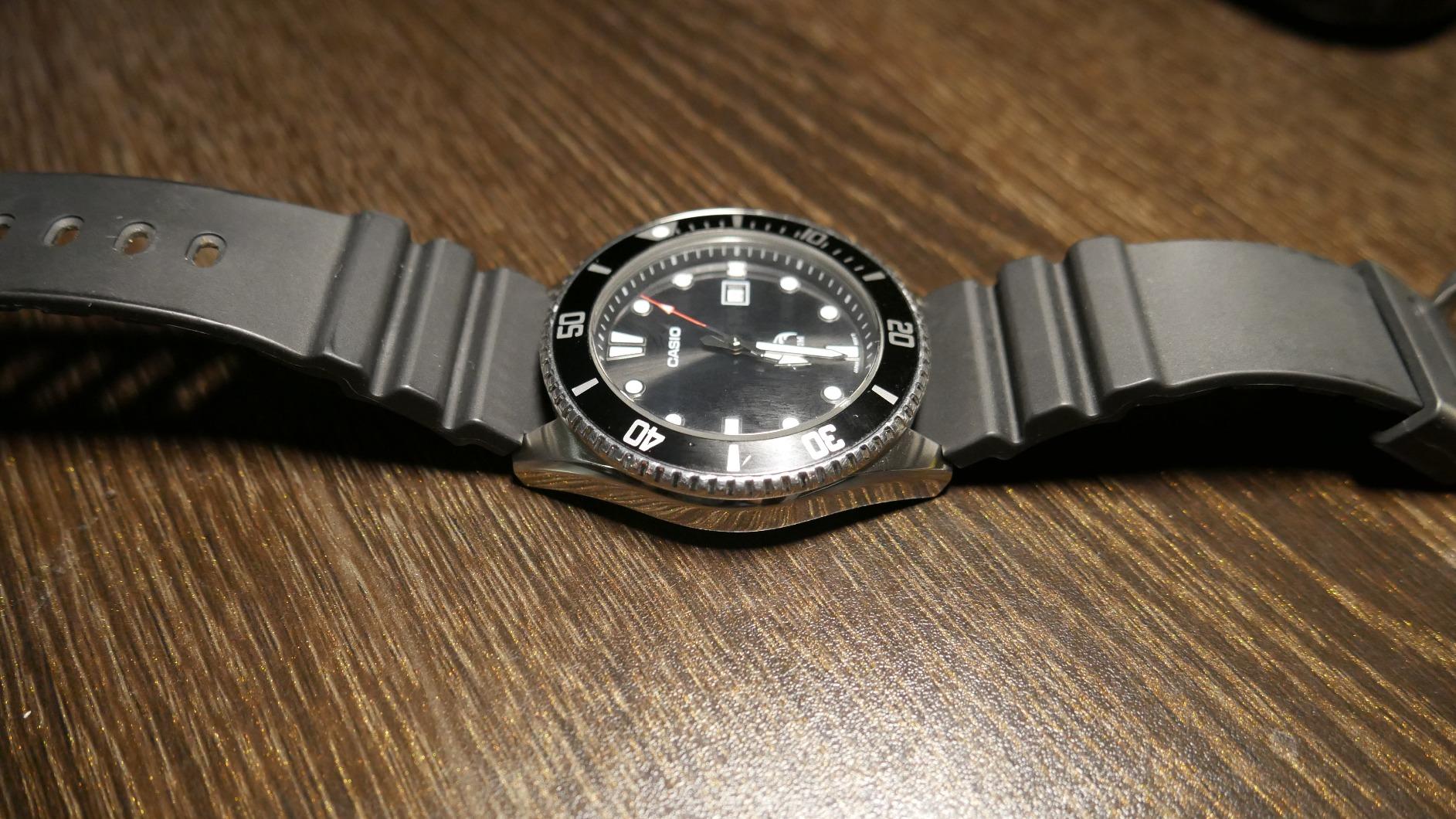Casio MDV106 Series Unisex Analog Dive Watch, 200M WR, Stainless Steel Case, Resin Band customer photo 1