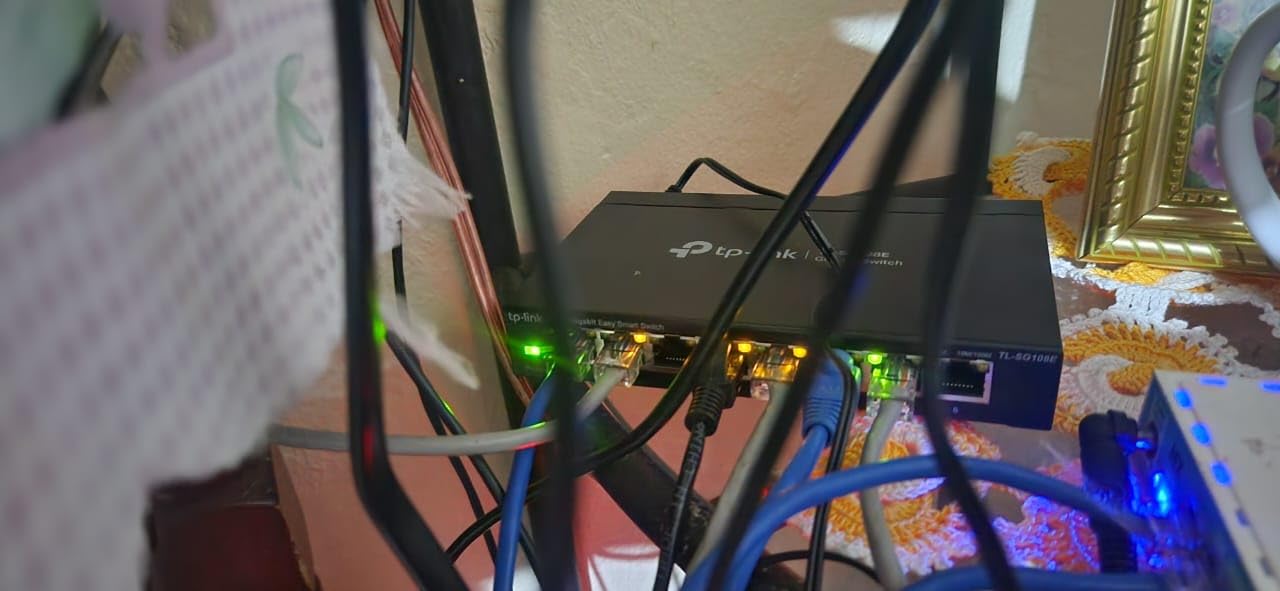 TP-Link 8 Port Gigabit Switch | Easy Smart Managed | Plug & Play | Desktop/Wall-Mount | Sturdy Metal w/ Shielded Ports | Support QoS, Vlan, IGMP and LAG (TL-SG108E) customer photo 2