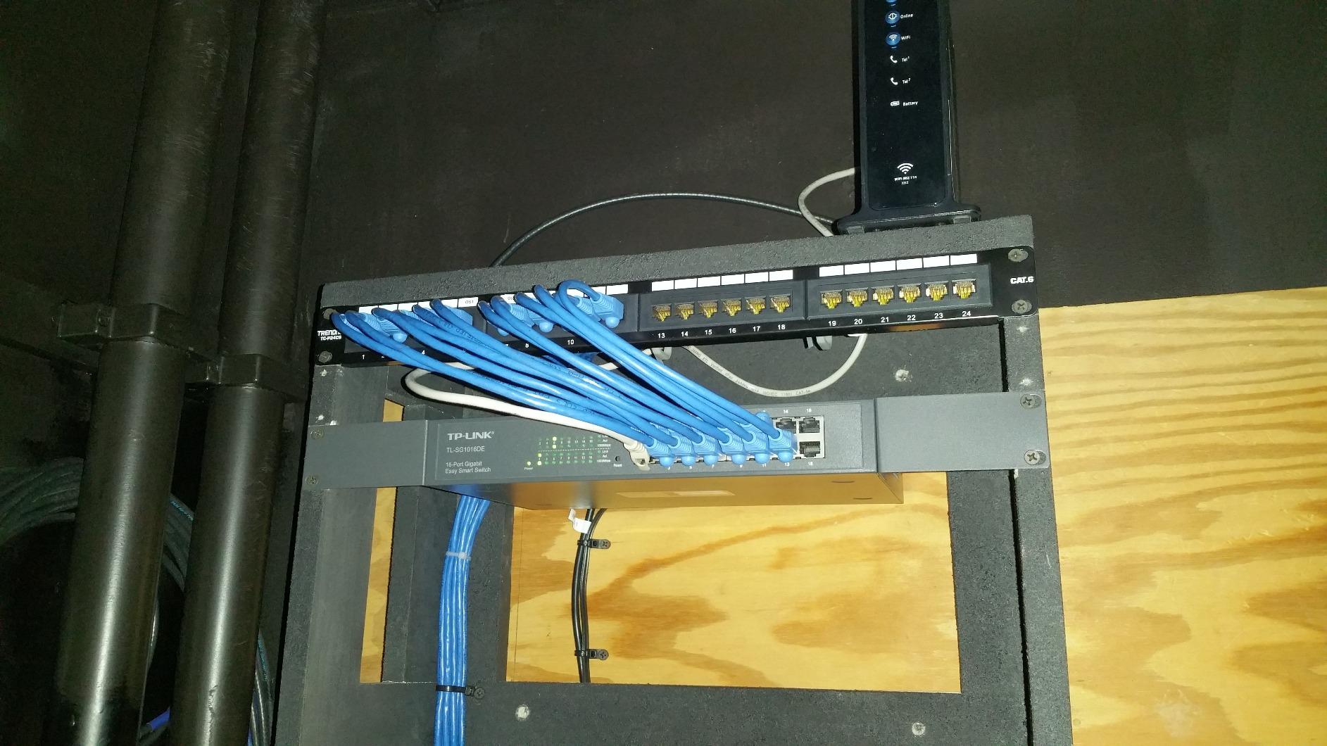 TP-Link TL-SG1016DE, 16 Port Gigabit Easy Smart Managed Switch | Plug & Play, Desktop/Rackmount, Sturdy Metal w/ Shielded Ports, Support QoS, VLAN, IGMP & Link Aggregation customer photo 1