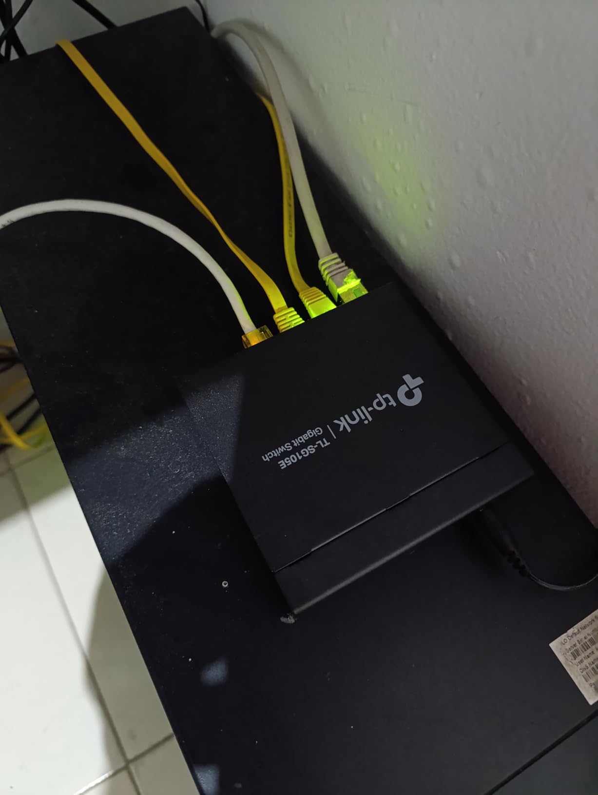 TP-Link 5-Port Gigabit Ethernet Easy Smart Switch| Plug and Play | Desktop | Sturdy Metal w/Shielded Ports | Limited Lifetime Replacement (TL-SG105E), Black customer photo 2
