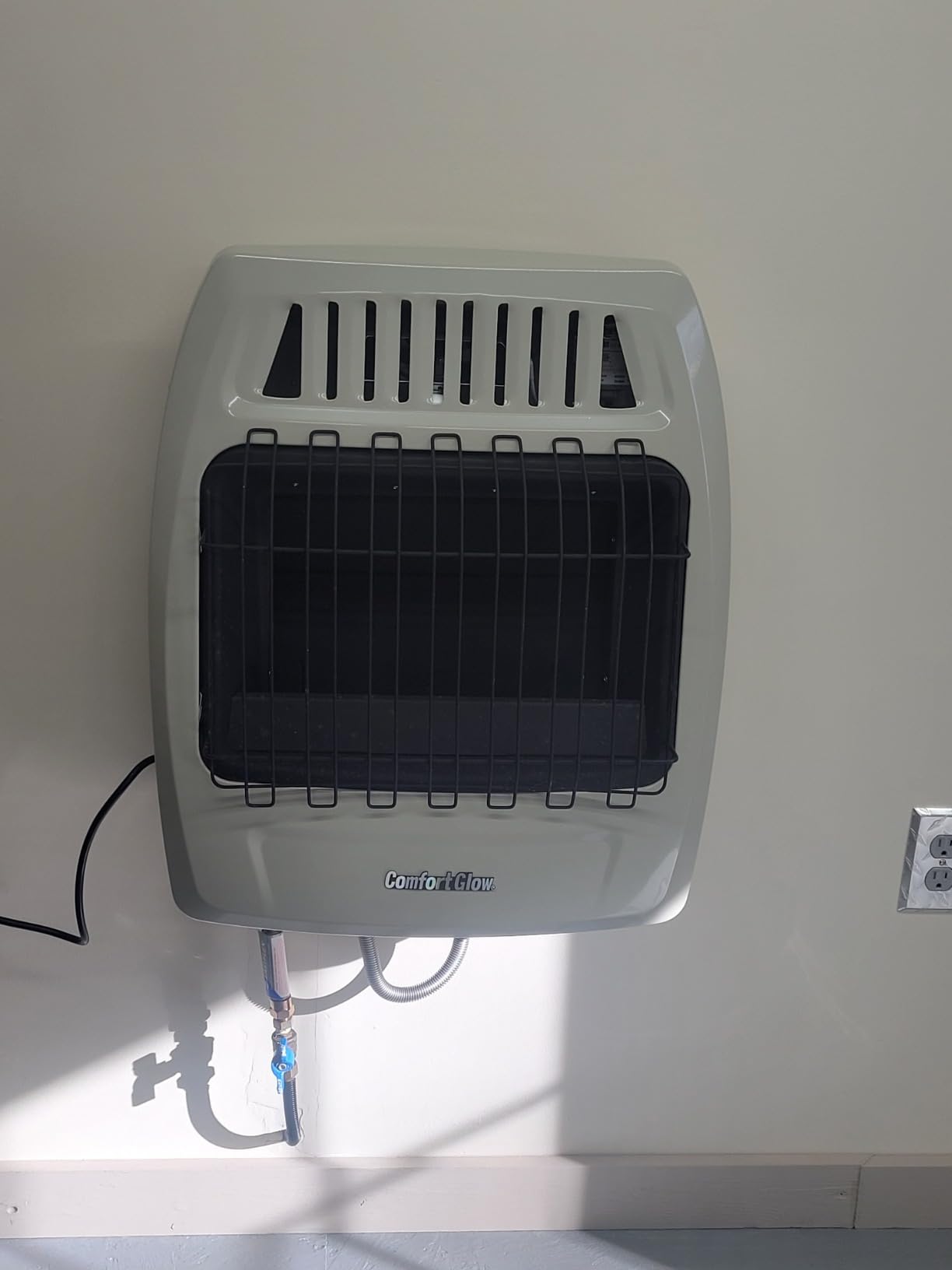 WORLD MKTG OF AMERICA/IMPORT KWD258 20000 BTU Dual Gas Wall Heater | Gas Heater for Indoor Use, Natural Gas or Liquid Propane, Thermostat, Heat up to 800 sq ft, Electric Ignition, No Electricity customer photo 1