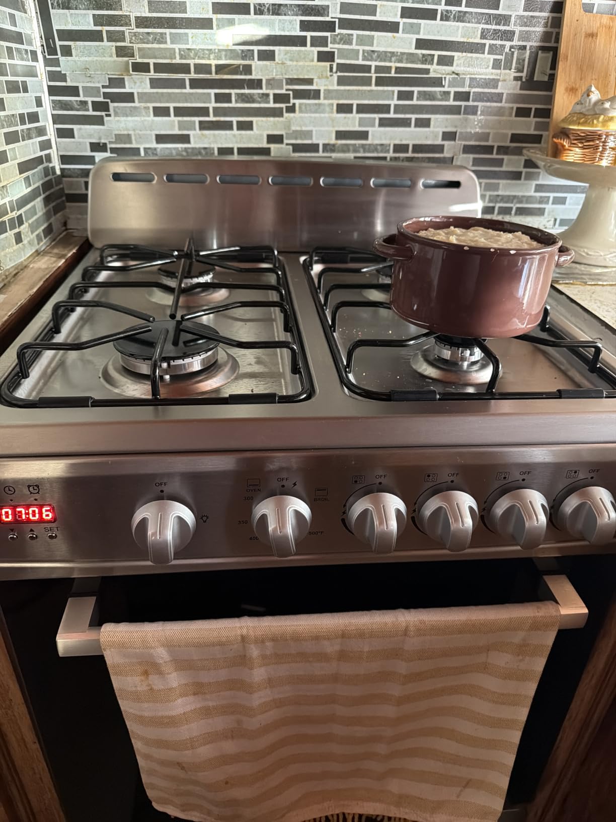 Avanti Compact Gas Range Oven 24-Inch with 4 Sealed Burners Automatic Electronic Ignition Large 2.6 cu.ft. Oven Storage Drawer Glass Door and Oven Light, in Stainless Steel customer photo 1