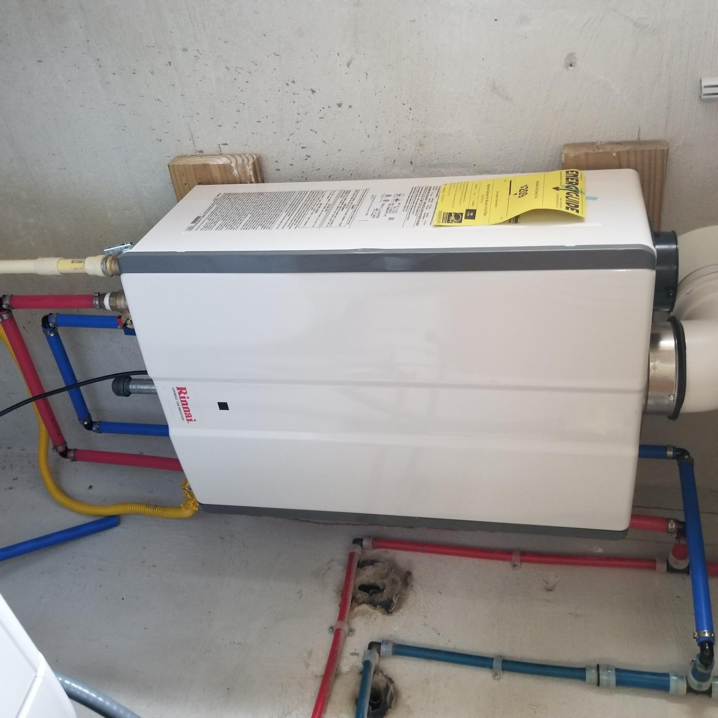 Rinnai RUCS75iN Tankless Hot Water Heater, 7.5 GPM, Natural Gas, Indoor Installation customer photo 1