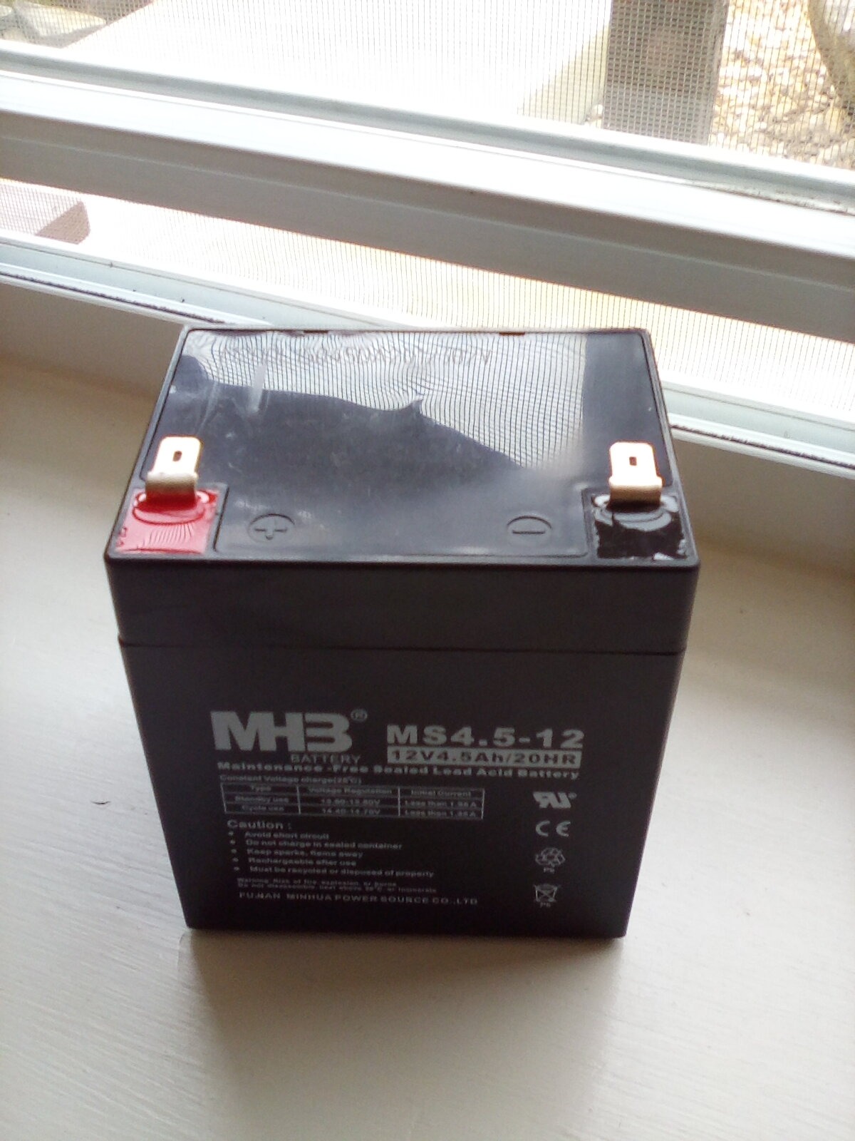 APC BE425M UPS Battery Backup and Surge Protector for Small Electronics customer photo 2