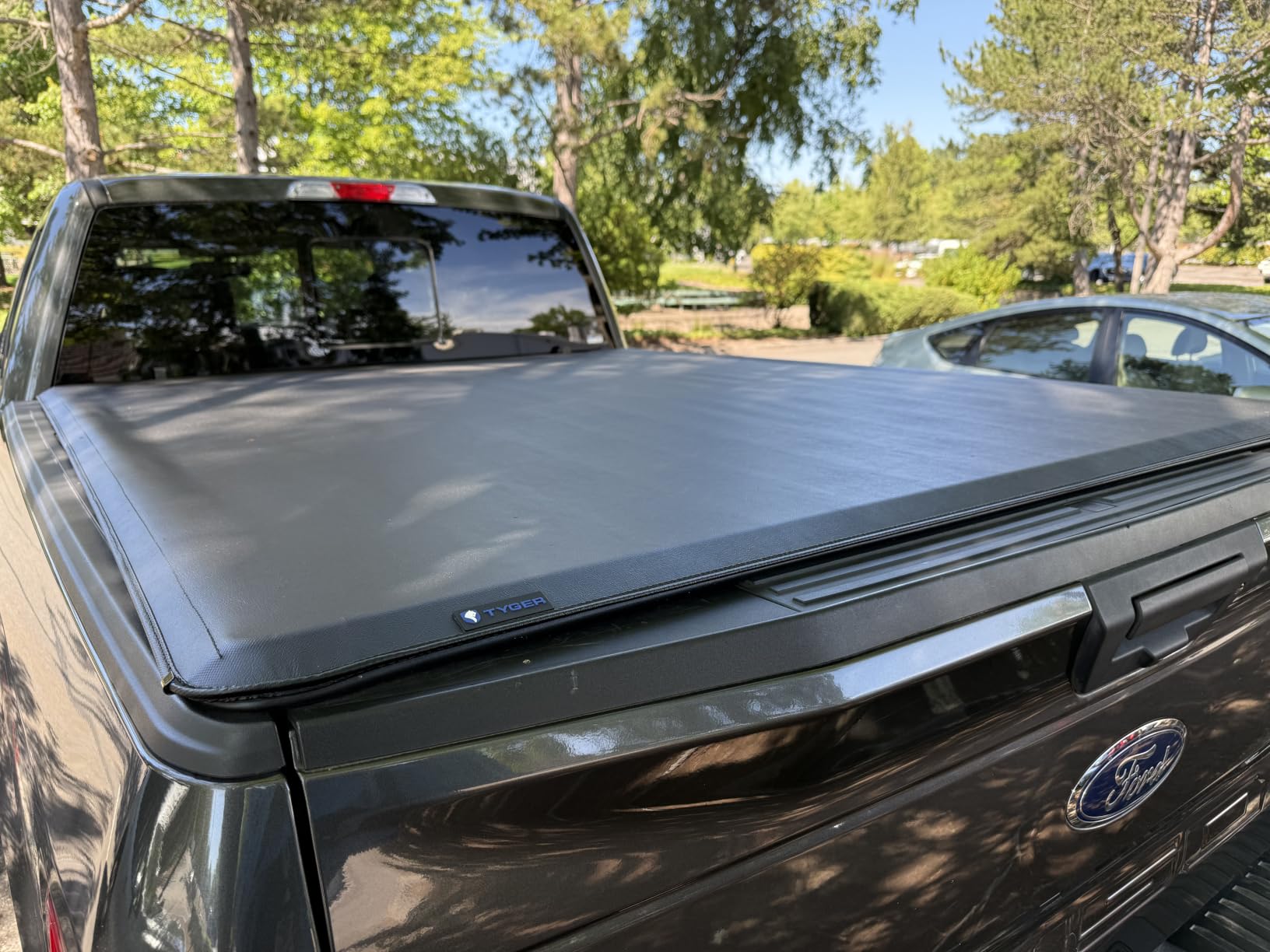 Tyger Auto T1 Soft Roll Up Truck Bed Tonneau Cover Compatible with 2015-2020 Ford F-150 | Styleside 5.5' Bed | TG-BC1F9029, Black customer photo 2