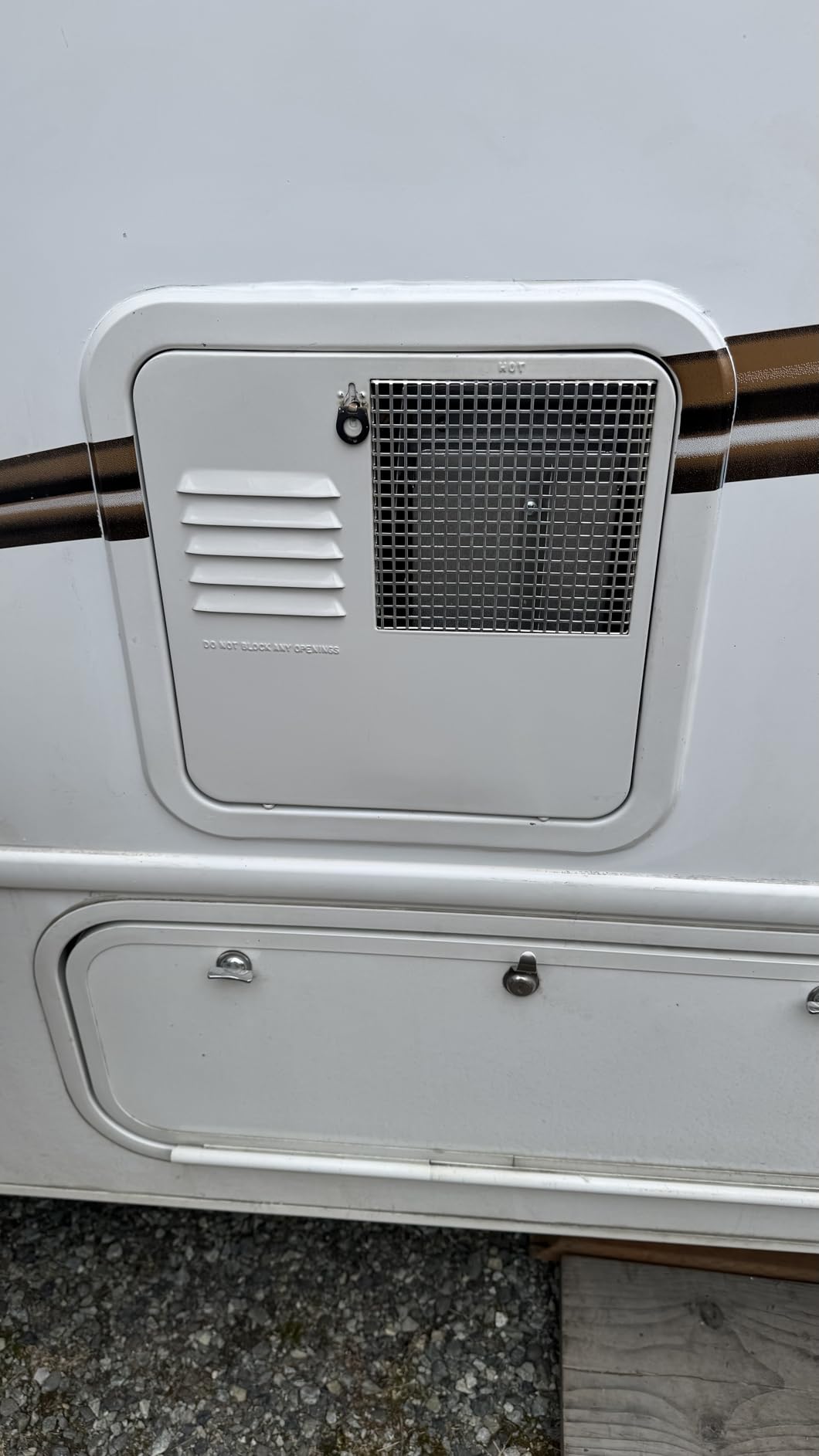 Suburban Advantage RV Tank Water Heater SW6DE - 6 gallon Porcelain Lined Steel Tank with Direct Spark Ignition (DSI) and Incoloy Electric Element (5239A) customer photo 1