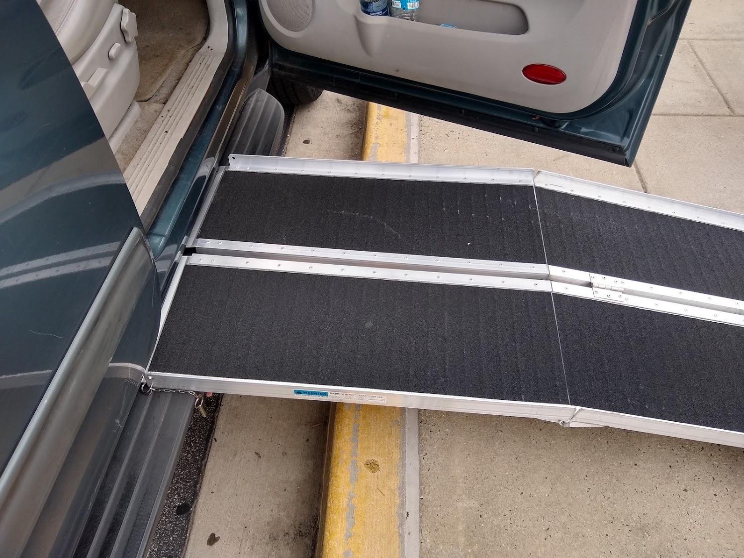 HOMCOM Wheelchair Ramp 6FT, Folding Aluminum Threshold Ramp with Non-Slip Surface, Transition Plate, 594lbs Weight Capacity for Home, Doorways, Curbs, Steps customer photo 2