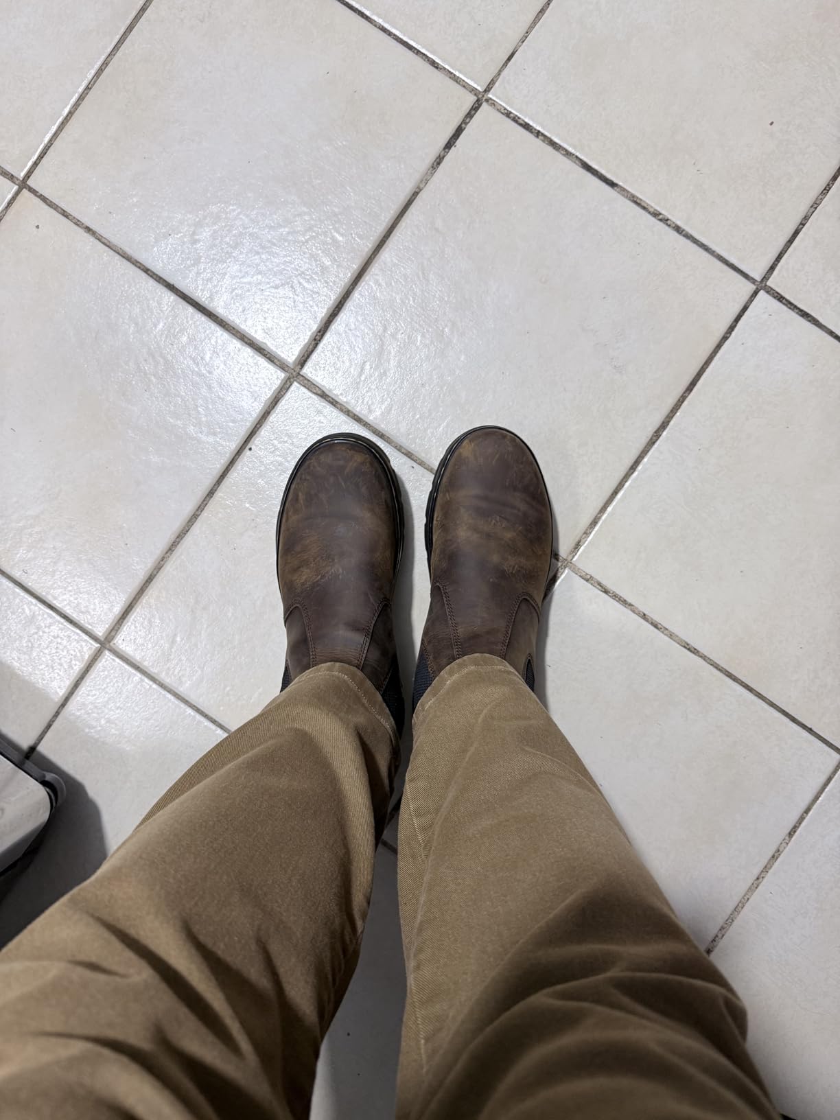 unisex-adult Embury Leather Chelsea Boot (Amazon's Choice) customer photo 1