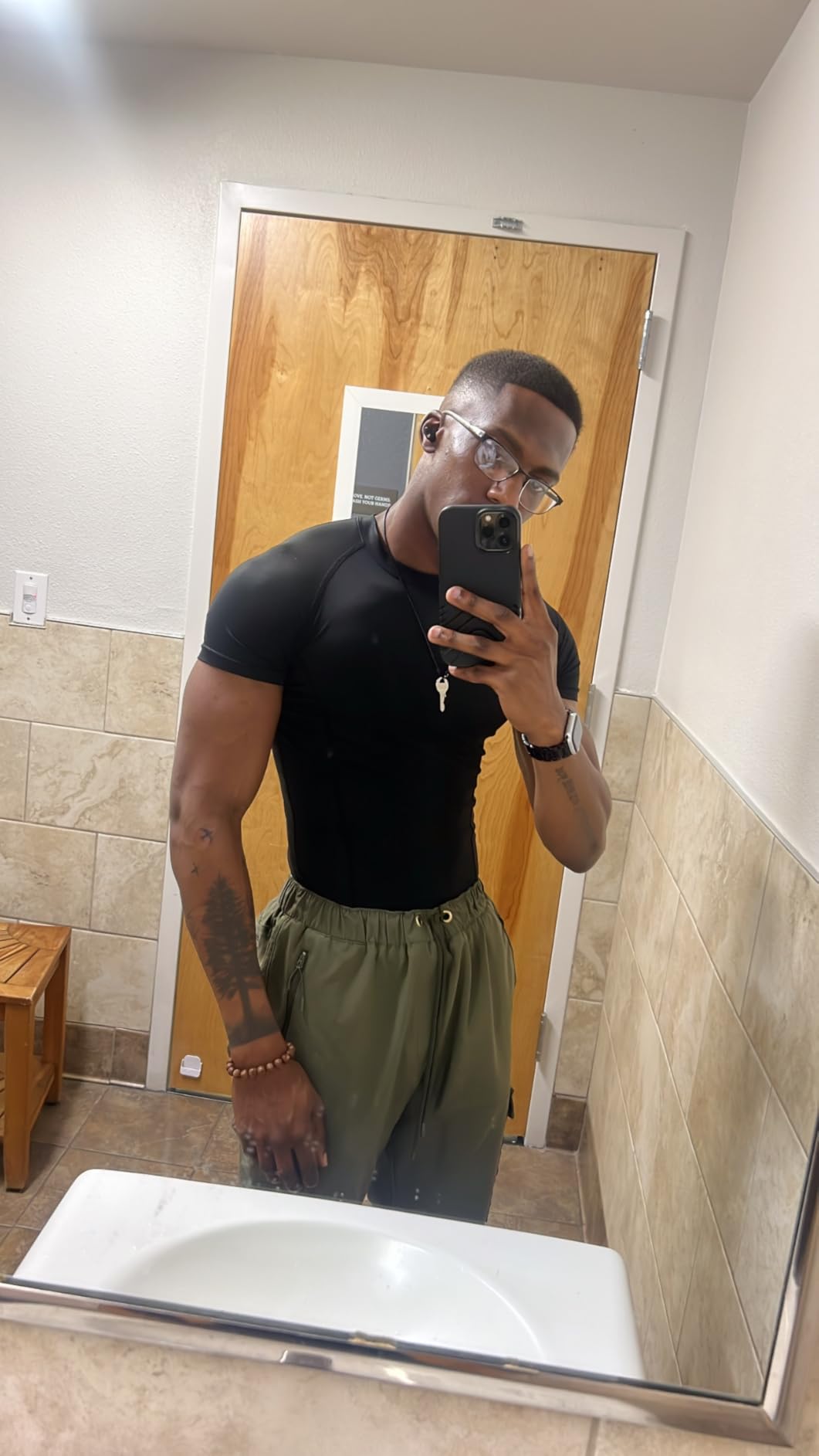 ATHLIO Men's Cool Dry Short Sleeve Compression Shirts, Sports Baselayer T-Shirts customer photo 2