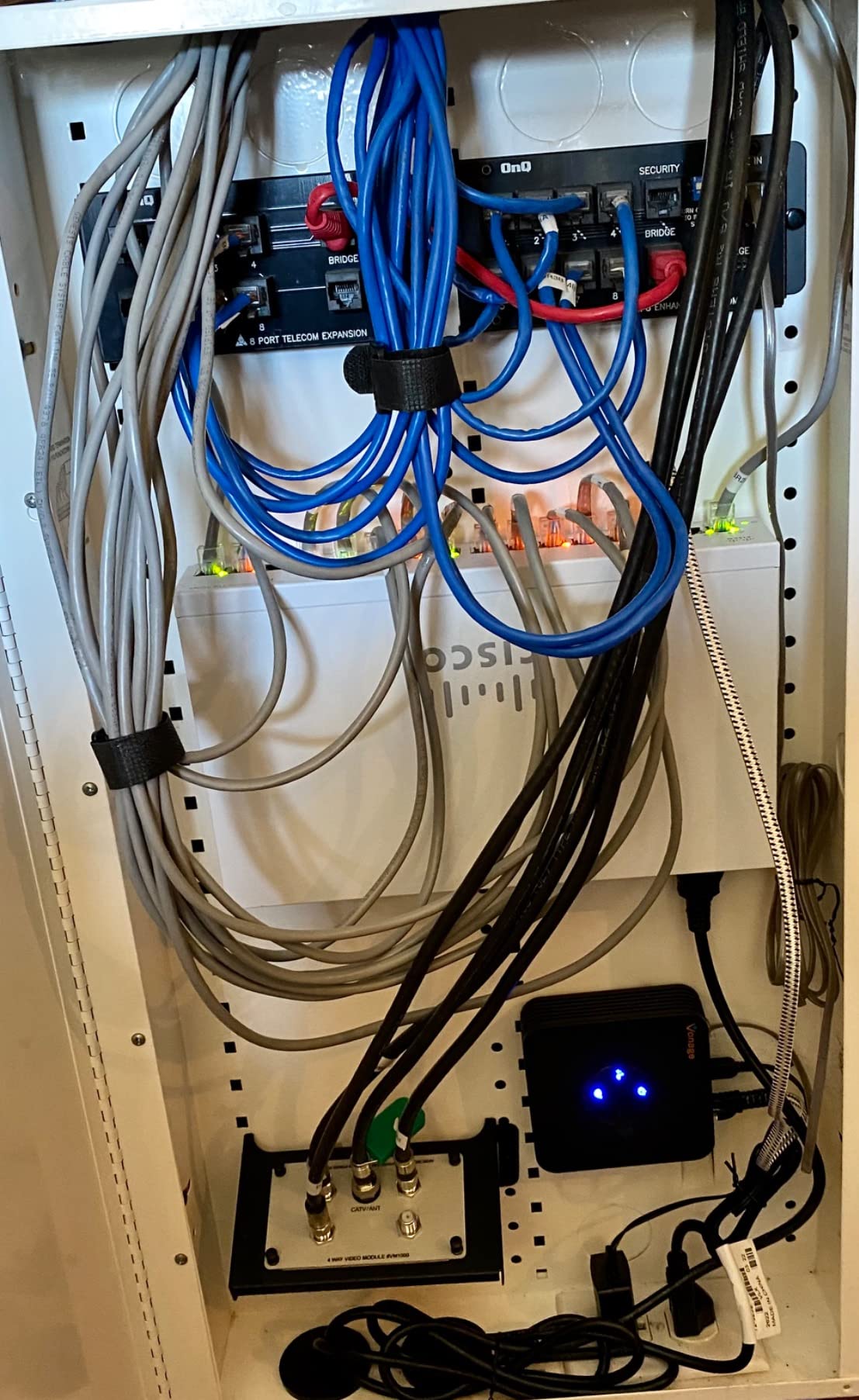 Cisco Business CBS110-16T Unmanaged Switch | 16 Port GE | Limited Lifetime Protection (CBS110-16T-NA) customer photo 2