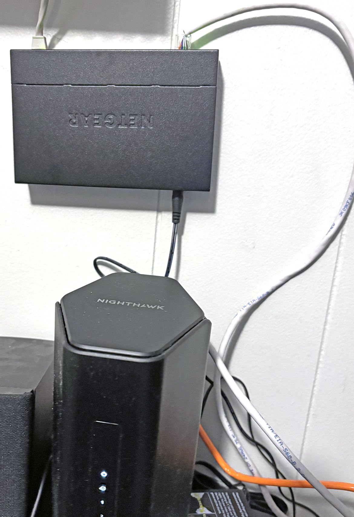 NETGEAR 24-Port Gigabit Ethernet Unmanaged Essentials Switch (GS324) - Desktop, Wall, or Rackmount, Silent Operation customer photo 1