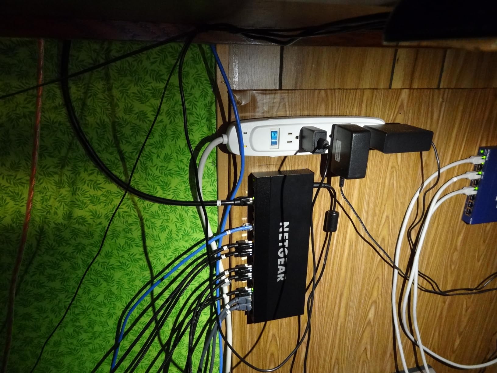 NETGEAR 16-Port PoE Gigabit Ethernet Easy Smart Essentials Switch (GS316EP) - Managed, with 15 x PoE+ @ 180W, 1 x 1G SFP Port customer photo 1