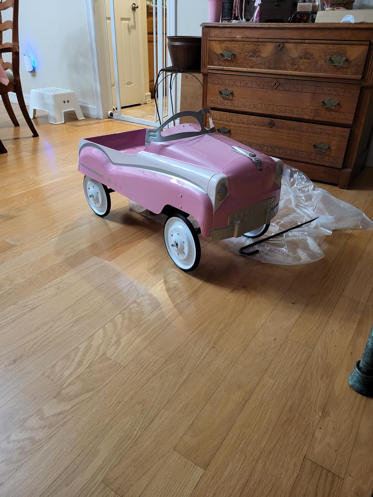 Kid Trax Fire Truck Pedal Car for Toddlers, Ages 3-5, Easy Assembly, Durable Steel, Indoor/Outdoor Ride-On, 60lbs Max, Classic Style, Functional Steering, Red, Kids Fire Truck Ride-On, Vintage customer photo 1