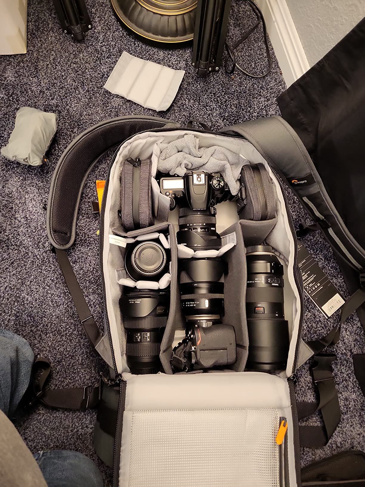 Lowepro Flipside BP 400 AW III Mirrorless and DSLR Camera Backpack - Black - with Rear Access - with Side Access - with Adjustable Dividers - for Mirrorless Like Sony α7 - LP37352-PWW customer photo 2