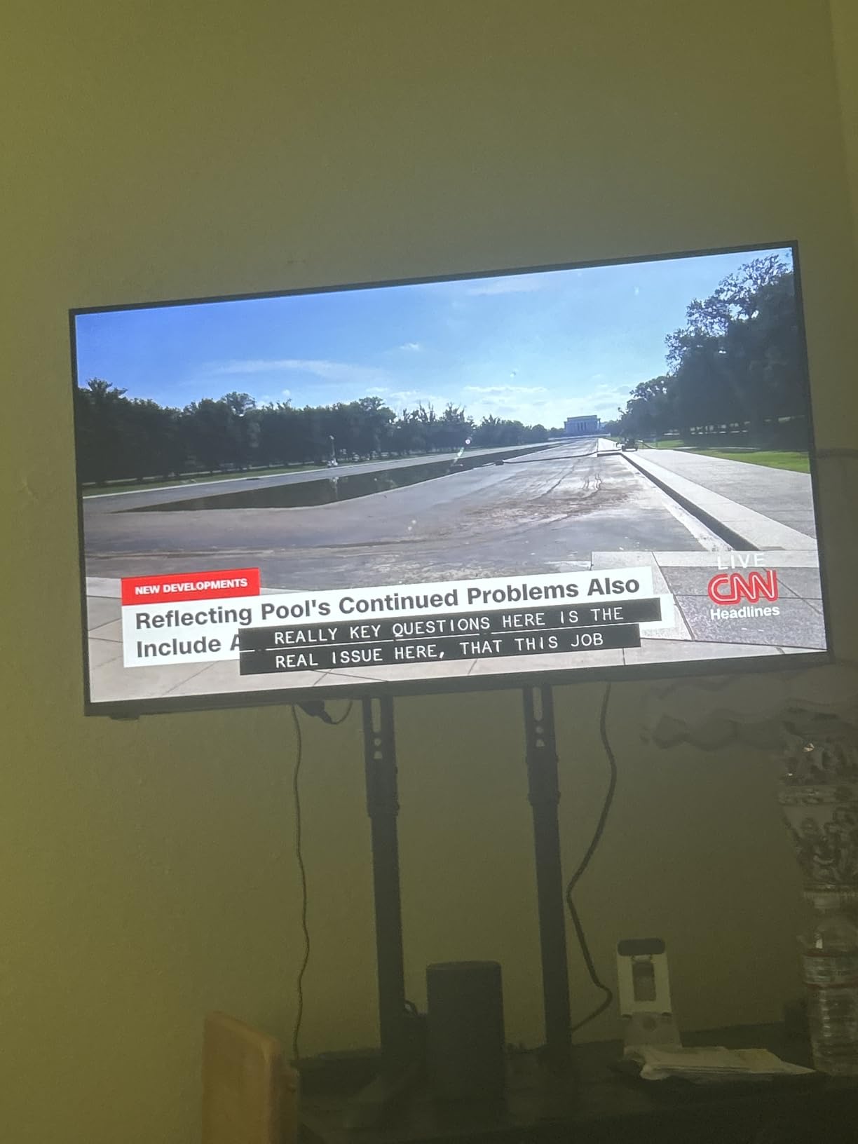 VIZIO 40-inch D-Series Full HD 1080p Smart TV with AMD FreeSync, Apple AirPlay and Chromecast Built-in customer photo 1