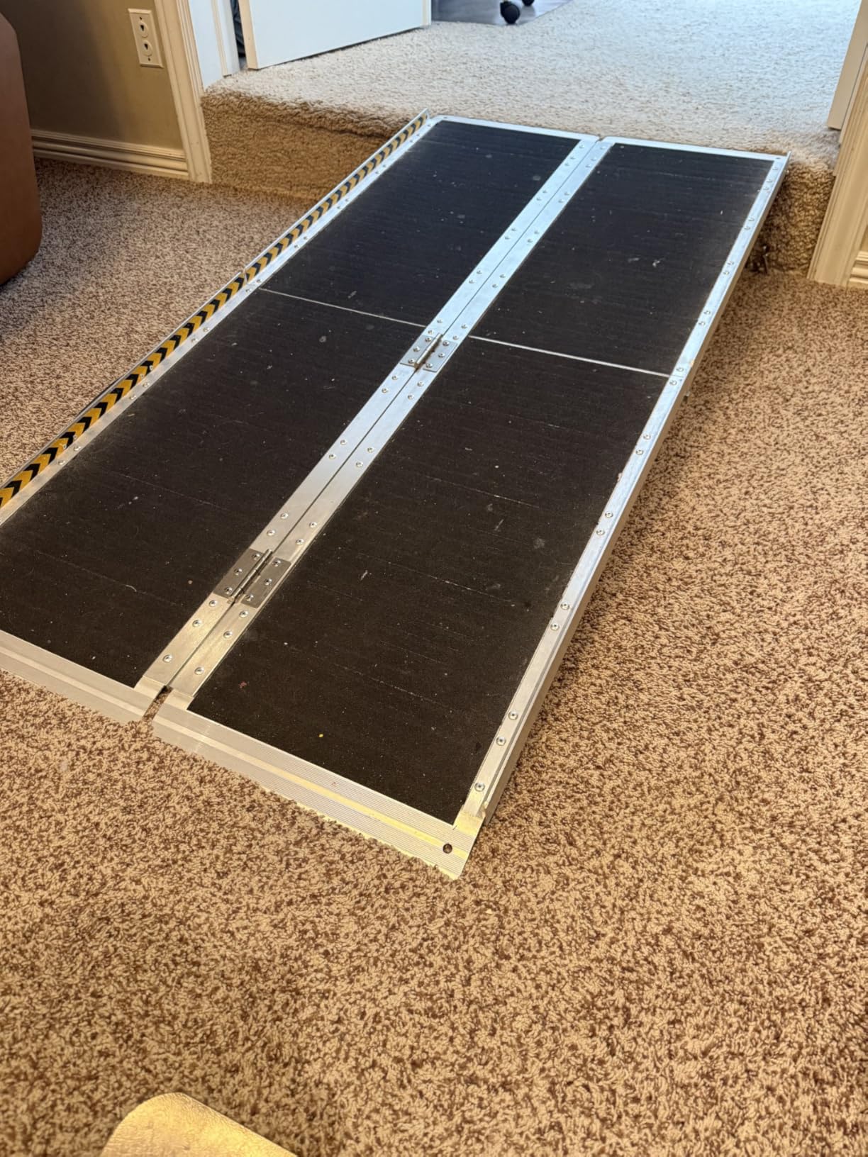 VNN Portable Wheelchair Ramp 6FT, Seamless Non-Slip Aluminum Ramps for Wheelchairs for Home, Handicap Wheelchair Ramps for Home Steps, Aluminum Loading Dock Plates, Doorways customer photo 1