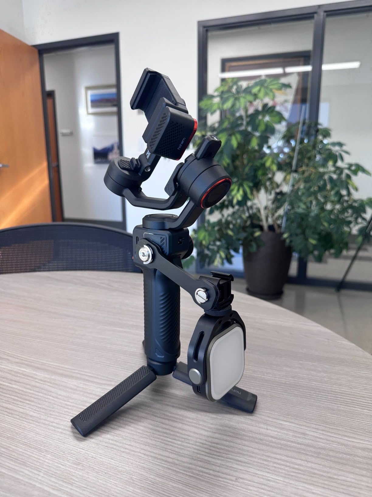 Hohem iSteady M6 Kit Gimbal Stabilizer for iPhone, 3-Axis Smartphone Gimbal with AI Tracker/Magnetic Fill Light for iPhone Android, 0.91-inch OLED Display, 400g Max Payload, 18h Battery customer photo 2