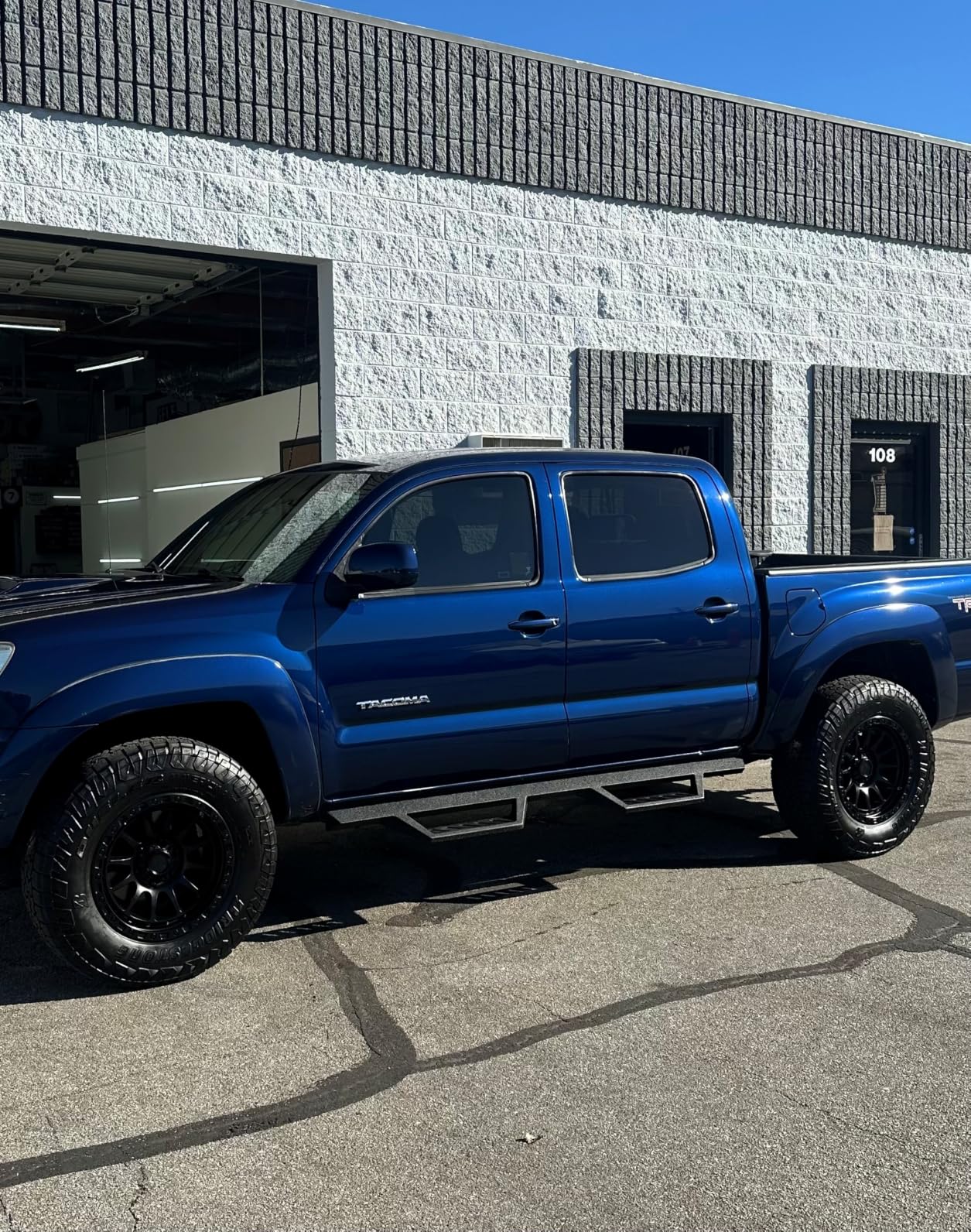 Tyger Auto LanderX Running Board Compatible with 2005-2023 Toyota Tacoma | Double Cab | TG-LX3T82338 | Drop Step Side Step Rail Nerf Bars customer photo 1