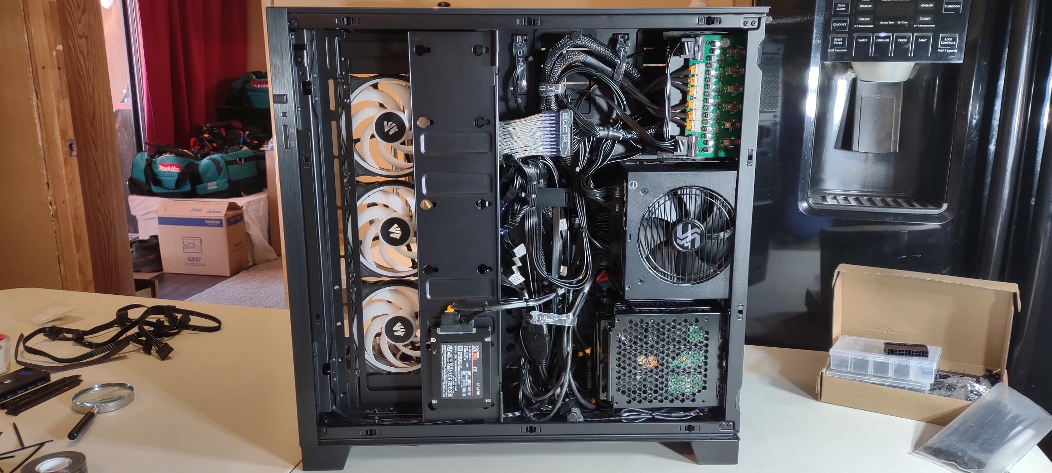 Lian Li Dynamic EVO XL - Up to 280mm E-ATX Motherboard - ARGB Lighting Strips - Up to 3X 420mm Radiator - Front and Side Tempered Glass Panels - Reversible Chassis customer photo 1