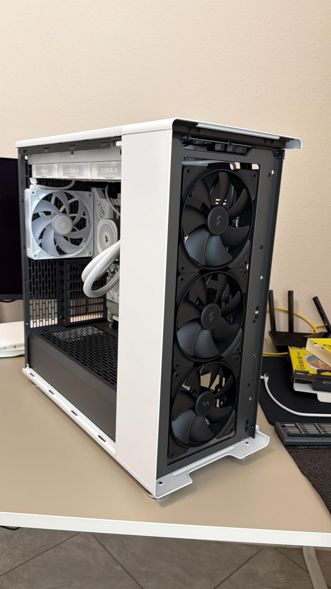 Fractal Design North XL Charcoal Black TG Dark - Genuine Walnut Wood Front - High Airflow E-ATX/ATX Full Tower Gaming Case customer photo 2