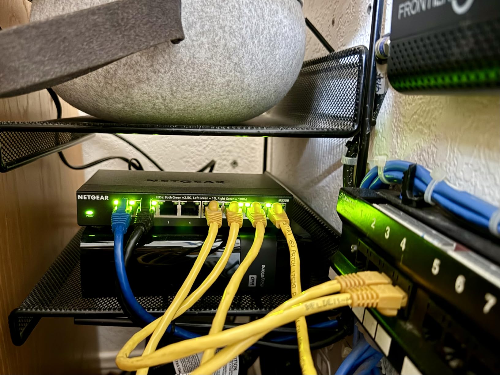 NETGEAR 8-Port 2.5G Multi-Gigabit Ethernet Unmanaged Network Switch (MS308) - with 8 x 2.5Gbps Ports, Desktop or Wall Mount, Metal Case customer photo 2