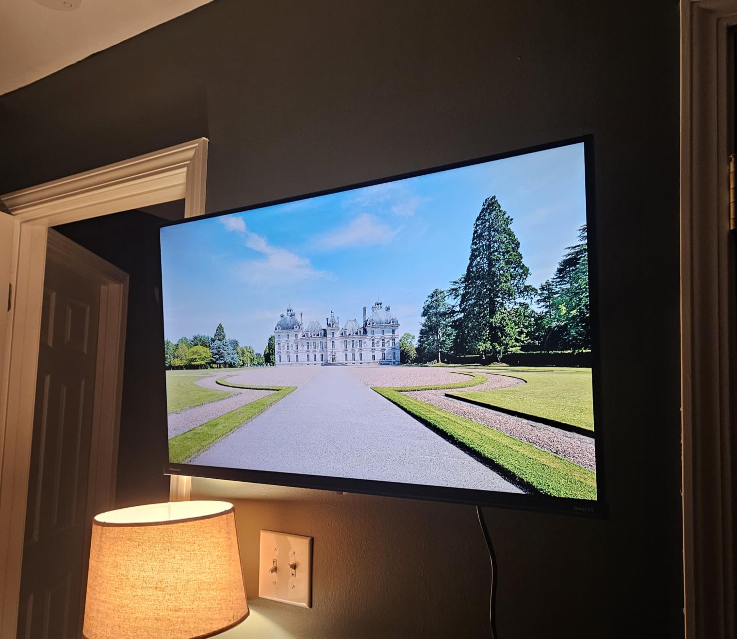 Hisense 32-Inch Class A4 Series HD 720p Smart Roku TV with Alexa Compatibility (32A4HNR) customer photo 1