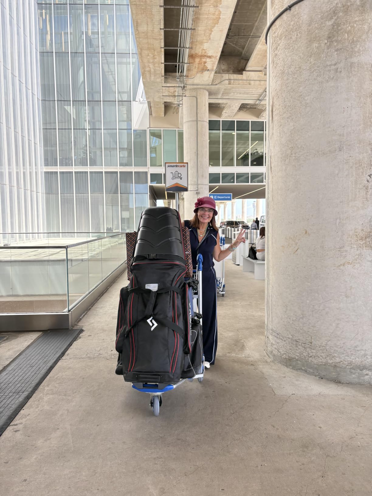 Hard Top Golf Travel Bag for Airlines, Durable Golf Club Case with Wheels, Interior Cushion, TSA Lock & Support Rod customer photo 1