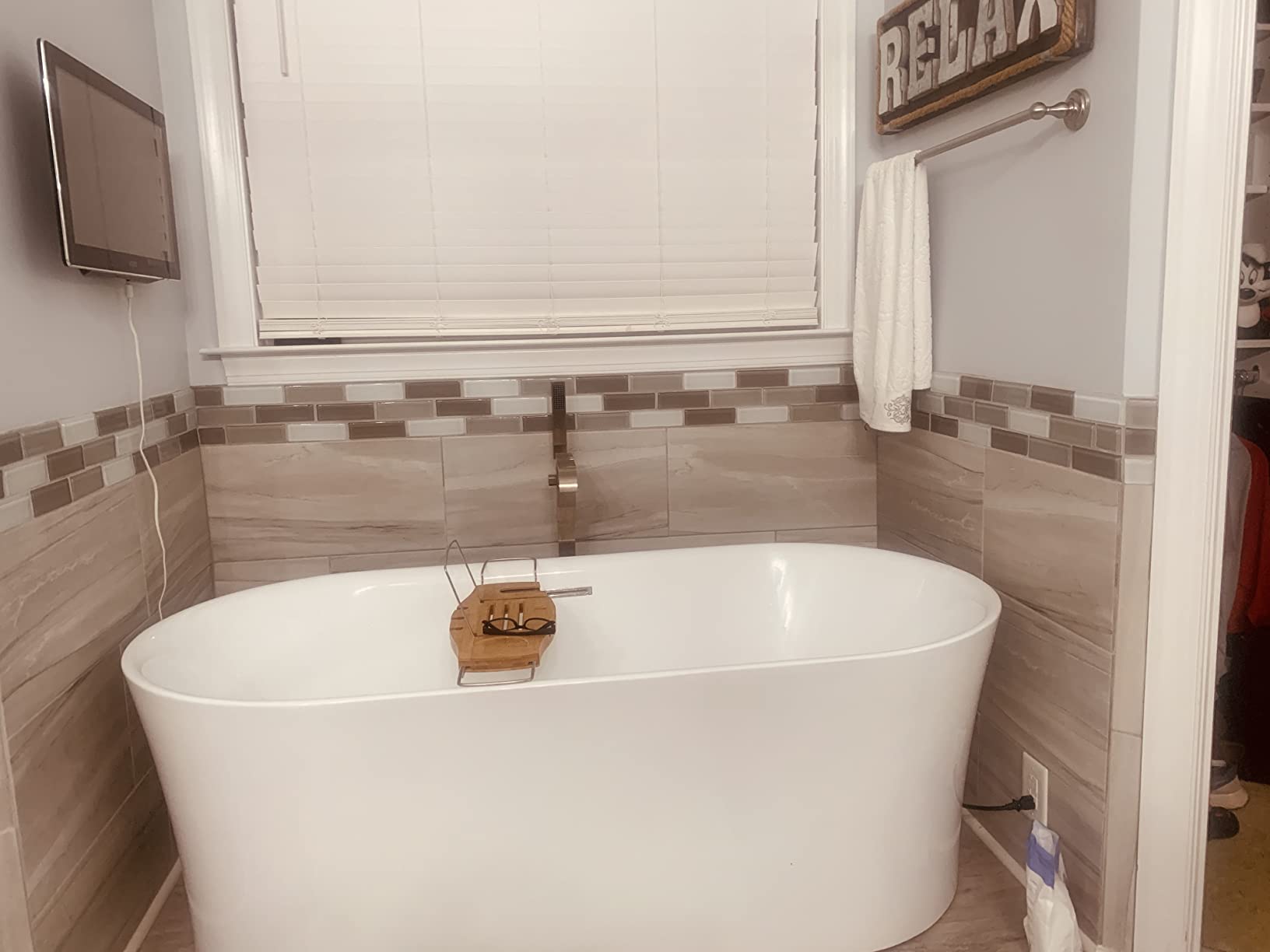 ANZZI Julia Series 67 In. White Freestanding Acrylic Air And Whirlpool | The Sleek Touch Sensitive Controls Are Seamlessly, Undersurface Touch Sensitive Controls, Luxurious Massage customer photo 1
