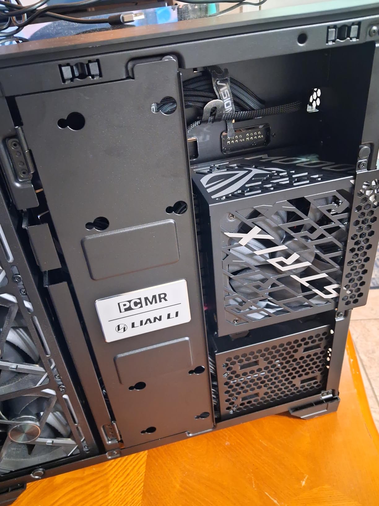 ASUS ROG Strix 1000W Platinum, Fully Modular Power Supply, 80 Plus Platinum Certified customer photo 2
