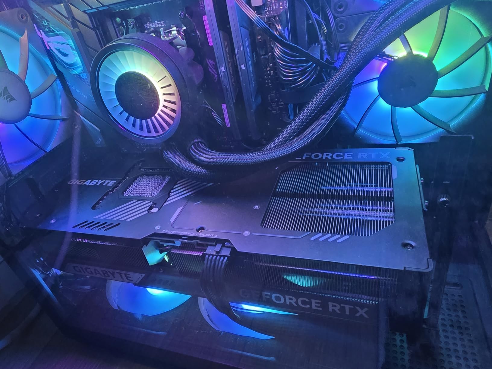 GeForce RTX 5090 WINDFORCE OC 32G Graphics Card, WINDFORCE Cooling System, 32GB 512-bit GDDR7, GV-N5090WF3OC-32GD Video Card customer photo 1