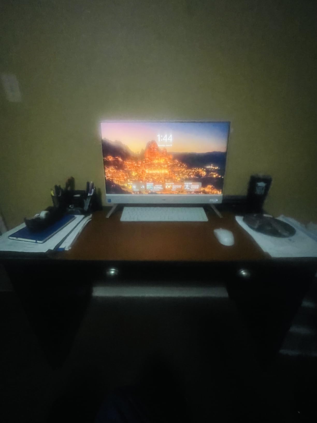Dell 27 All-in-One Desktop ec27250-27-inch FHD (1920 x 1080) Display, Intel Core 5 Processor 120U, Graphics, 16GB DDR5 RAM, 512GB SSD, Windows 11 Home, Onsite Service - White customer photo 2
