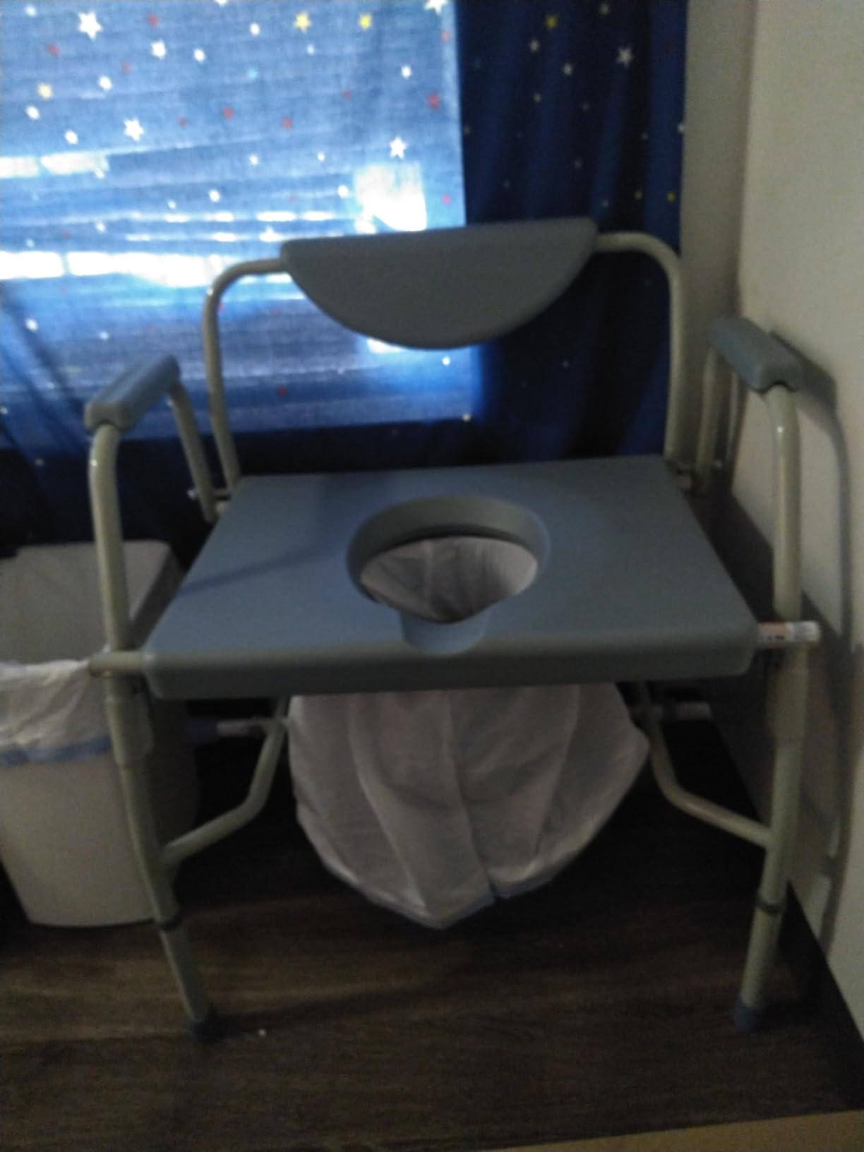 VEVOR Bedside Commode Chair with Wheels, 4-in-1 Portable Toilet and Raised Toilet Seat, Padded Seat and Backrest, 350 lbs Capacity customer photo 1