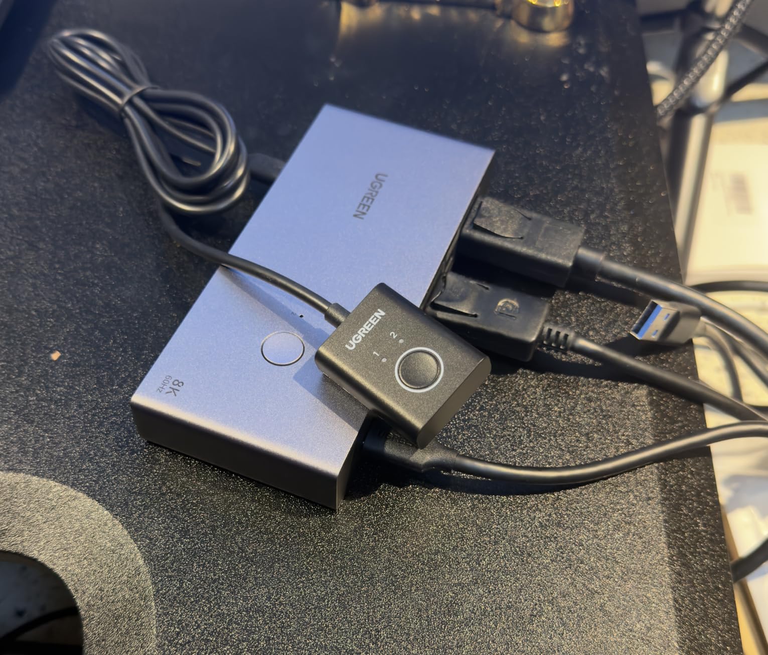 UGREEN 8K@60Hz Displayport KVM Switch 1 Monitors 2 Computers with 4 USB 3.0 Ports Aluminum Support 4K@240Hz Share One Monitor Keyboard Mouse U-Disk Printer with 2 USB Cables customer photo 1
