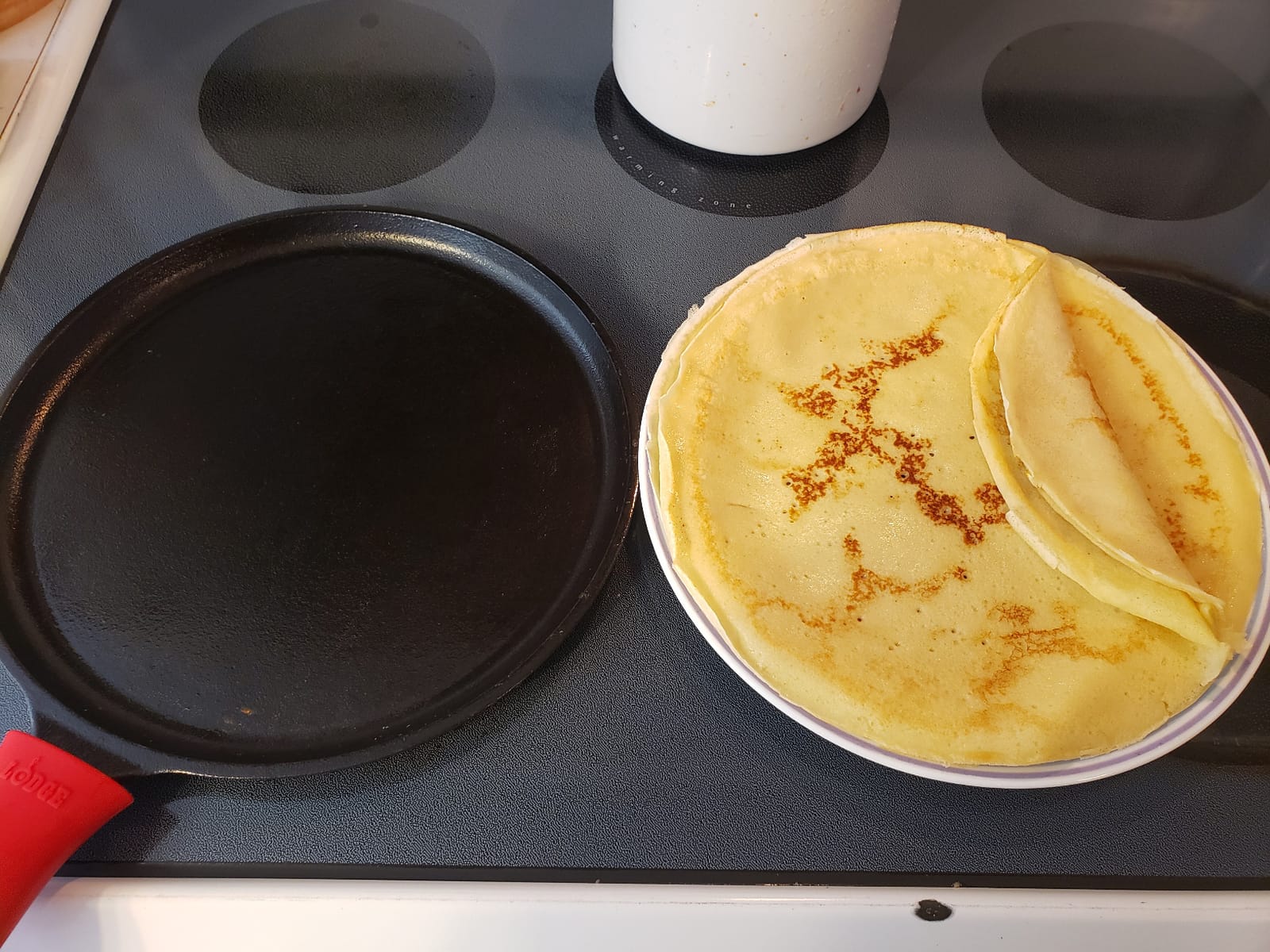 Lodge Round Seasoned Cast Iron Griddle, PFAS-Free, 10.5 Inches customer photo 1