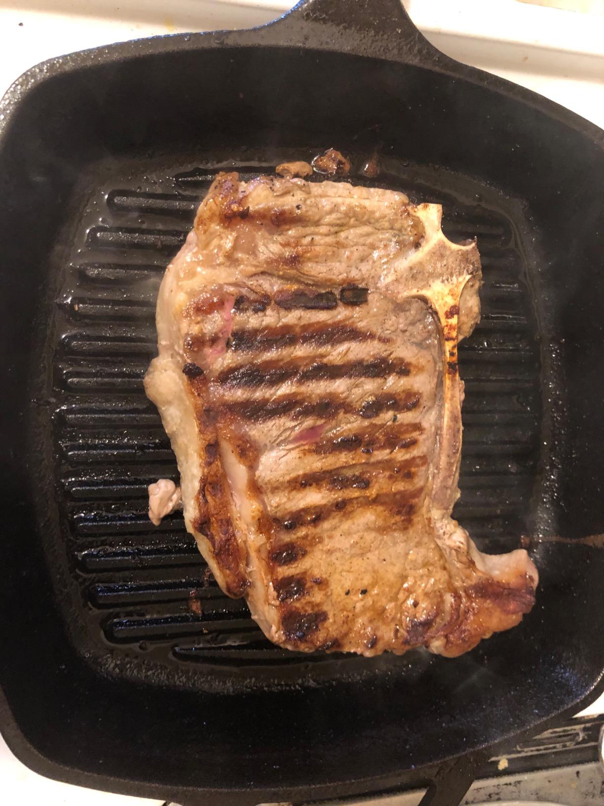 Lodge Square Cast Iron Grill Pan, PFAS-Free, 10.5 Inches | Square Skillet with Ridged Burger Grill, Even Heat Distribution, Non-Toxic Cast Iron Pan, Made in USA customer photo 2