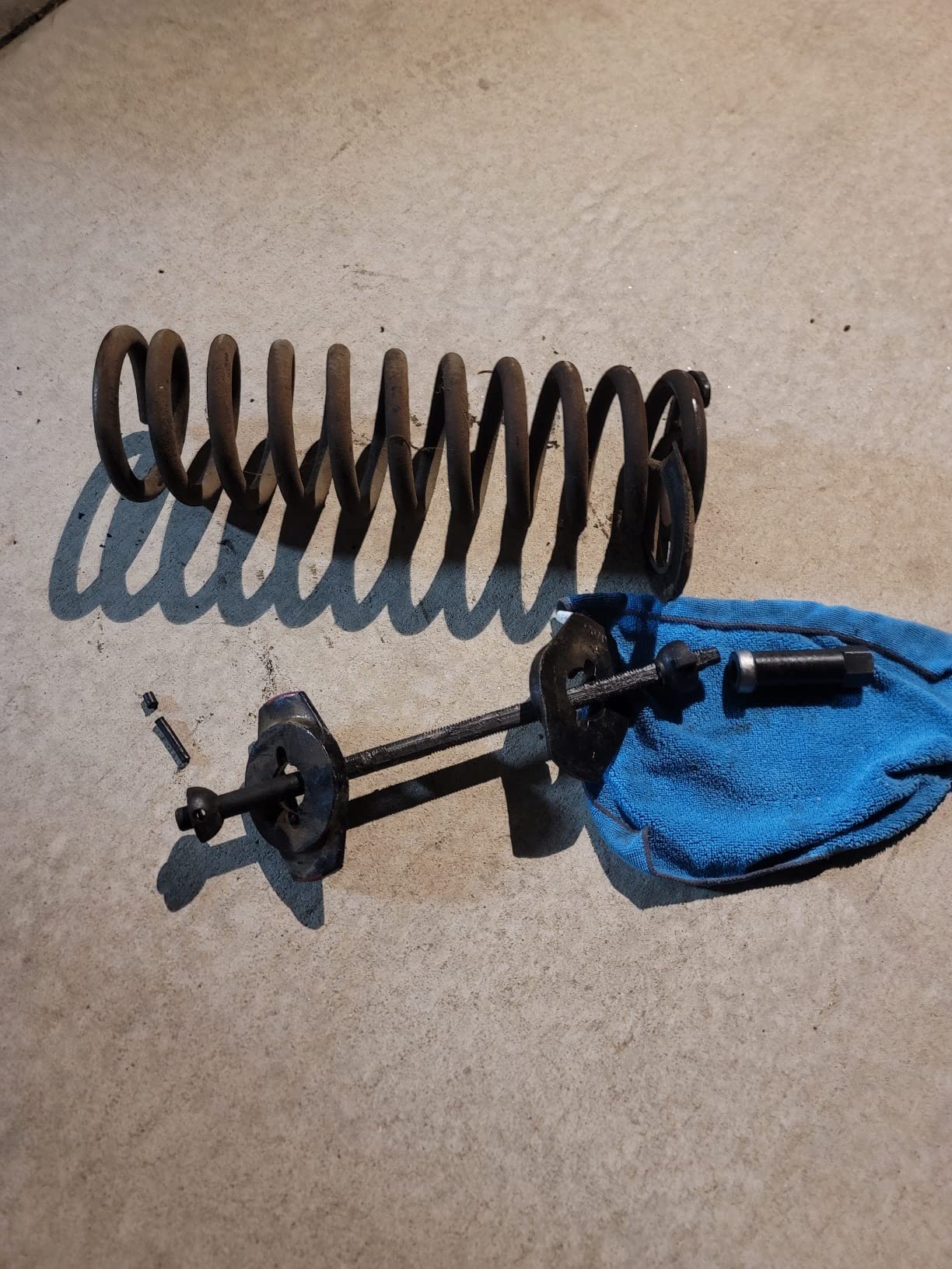 OTC 7045B Front Coil Spring Compressor - Compatible with Most Late-Model Rear Wheel Drive Domestic Vehicles with Coil Springs Between the Upper and Lower Control Arms, Black customer photo 2