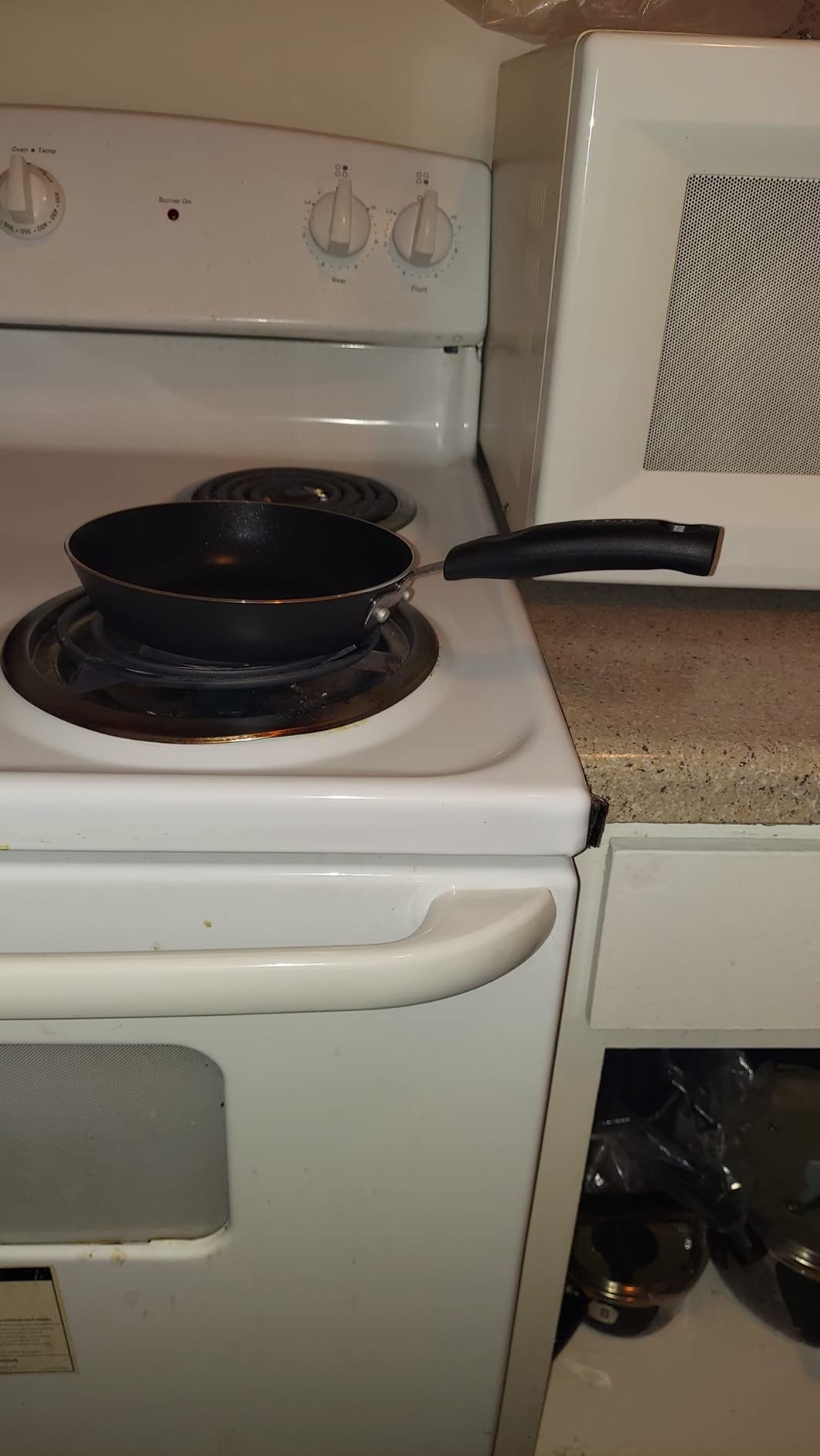 T-Fal Signature Nonstick Pots and Pans Set 12 Piece, Oven Broiler Safe 350F, Kitchen Cookware Set w/Fry Pans, Saucepans, Saute Pan, Dutch Oven, Griddle, Kitchen, Home, Dishwasher Safe, Black customer photo 1