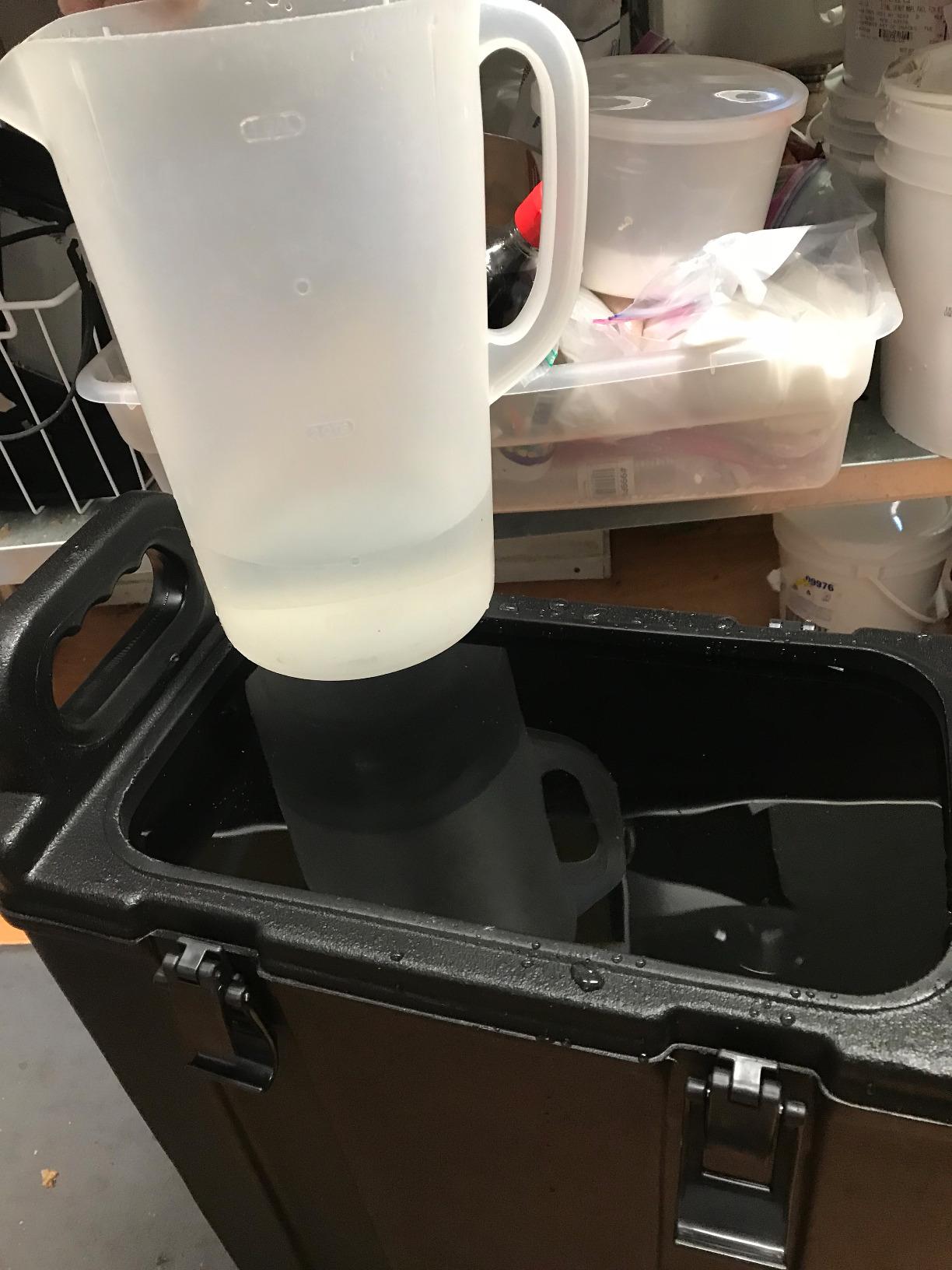 Carlisle FoodService Products Cateraide Insulated Beverage Dispenser with Handles for Catering, Events, Kitchens, And Restaurants, Plastic, 5 Gallons, Black customer photo 2