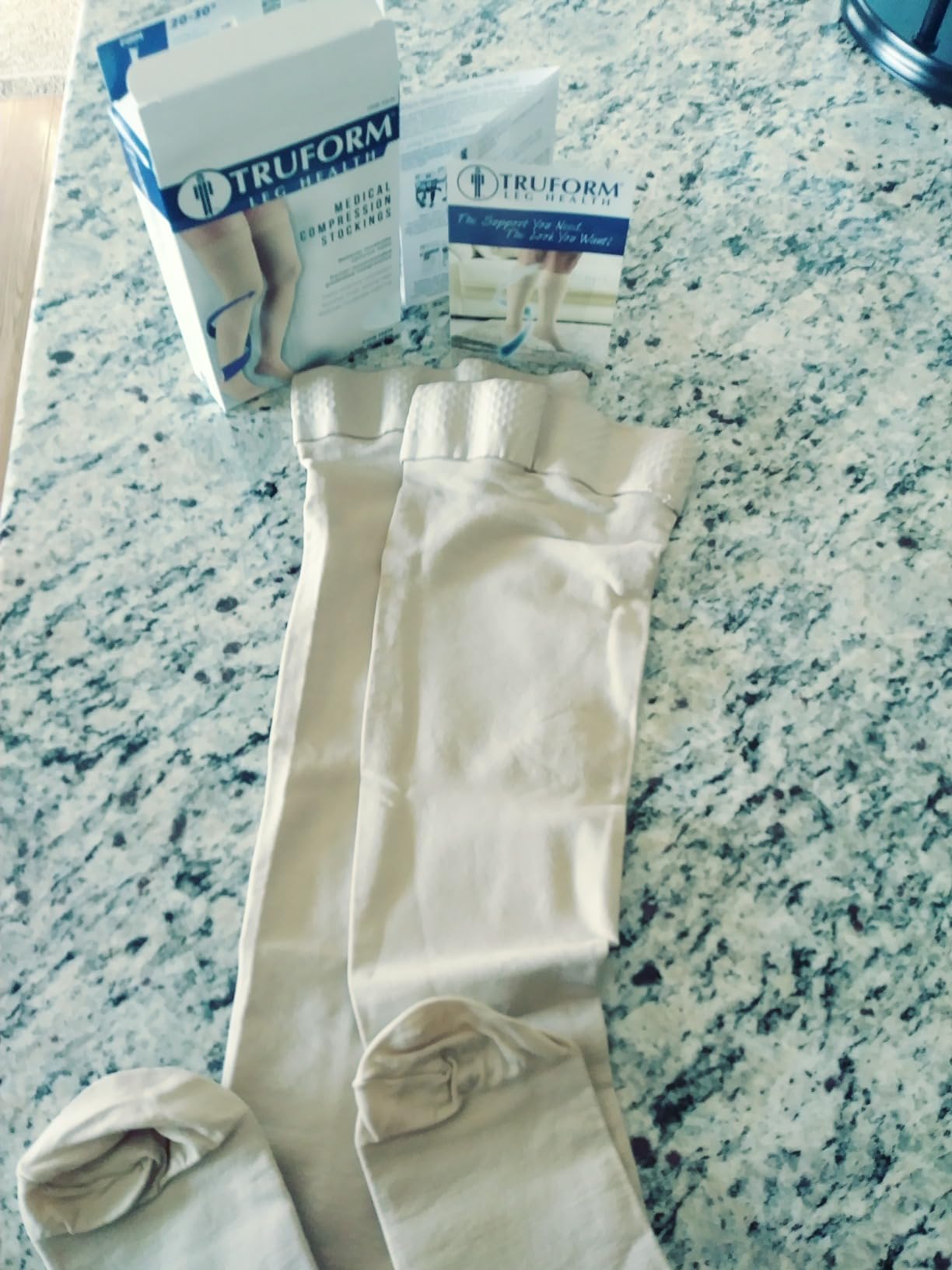 Truform 20-30 Mmhg Compression Stockings for Men & Women, Thigh High Length, Dot Top, Closed Toe, Black, Large (20-30 Mmhg) customer photo 2