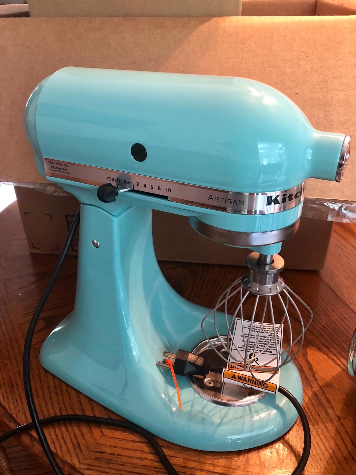 KitchenAid Artisan, 5-Qt Tilt Head Stand Mixer, KSM150PS, Contour Silver customer photo 1