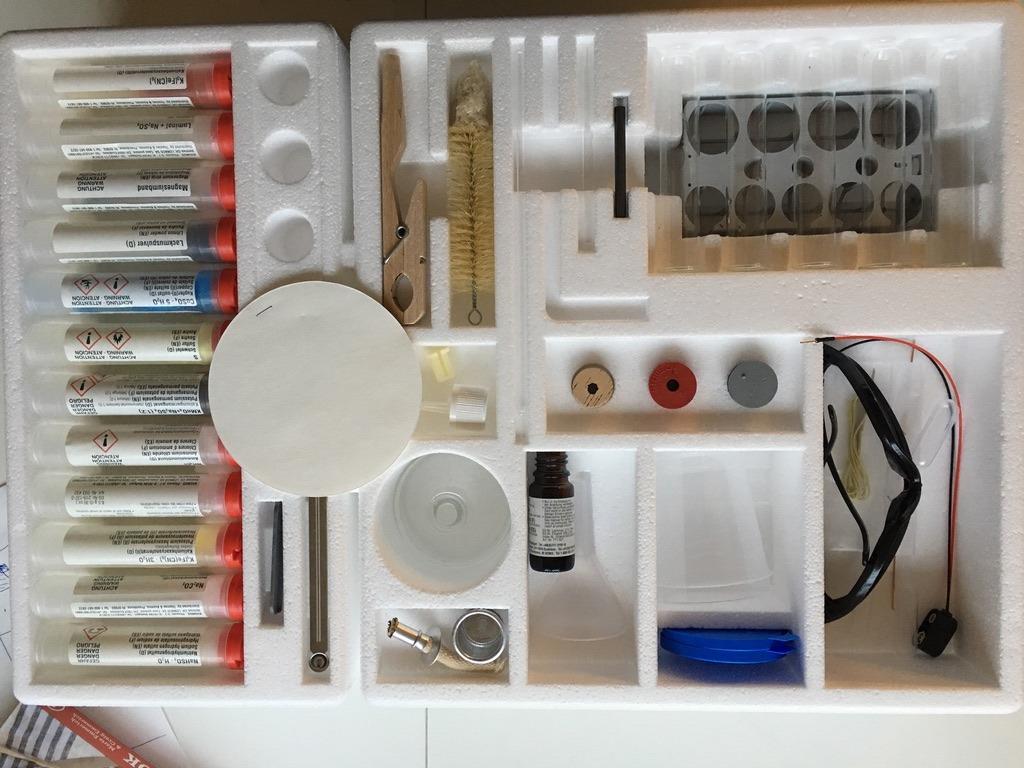 Thames & Kosmos Chem C2000 (V 2.0) Intermediate Chemistry Set | 250 Experiments, 128-Page Full-Color Lab Manual, Real Lab Equipment & Alcohol Burner | Parents' Choice Silver Award | Ages 11+ customer photo 1