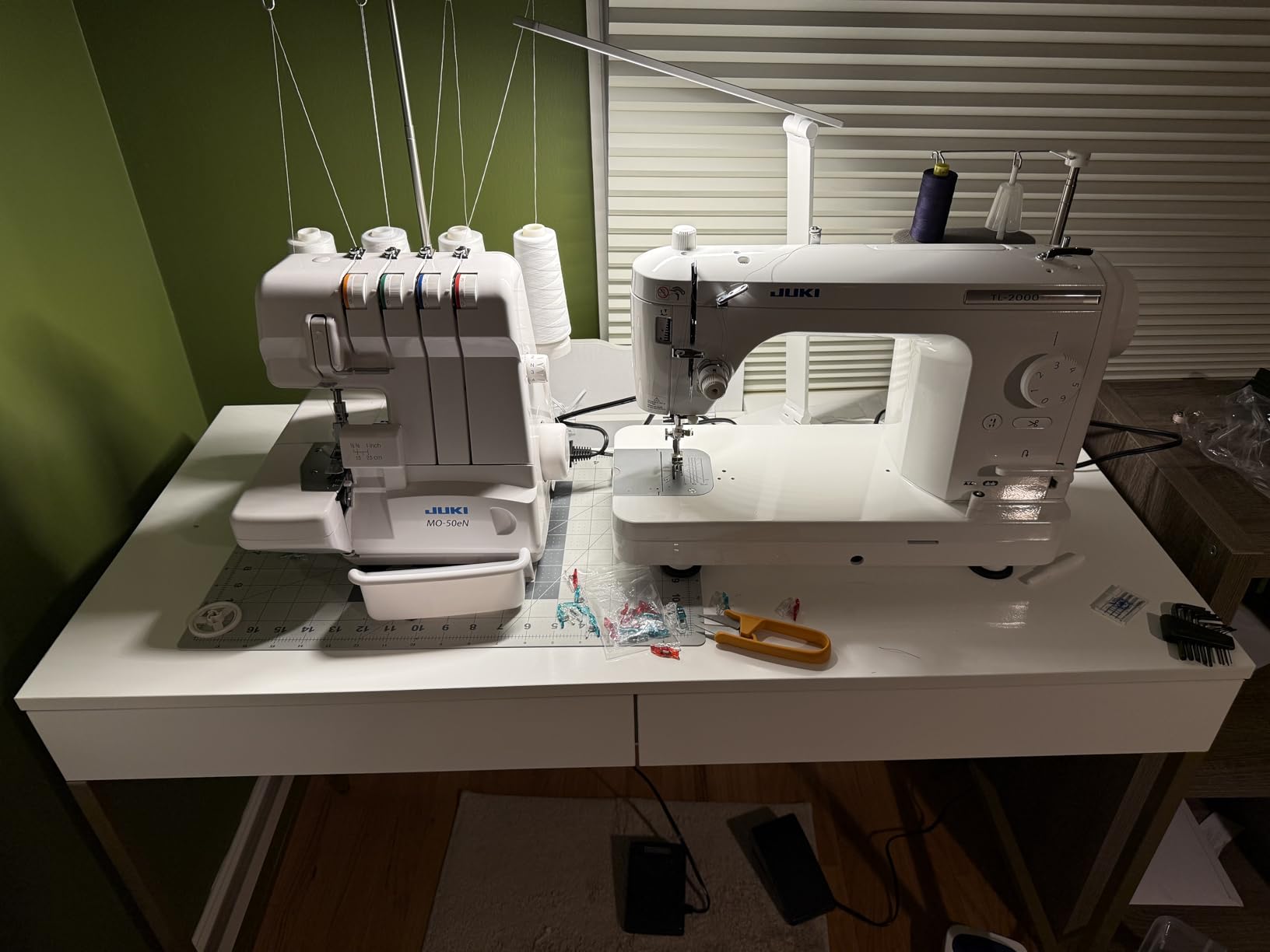 Juki, MO-50E, 3 or 4 Thread Serger, Lay In Tensions, Adjustable Differential Feed, Built In Rolled Hem, Automatic Lower Looper Threader, Retractable Upper Knife (MO-50E/UL) customer photo 1