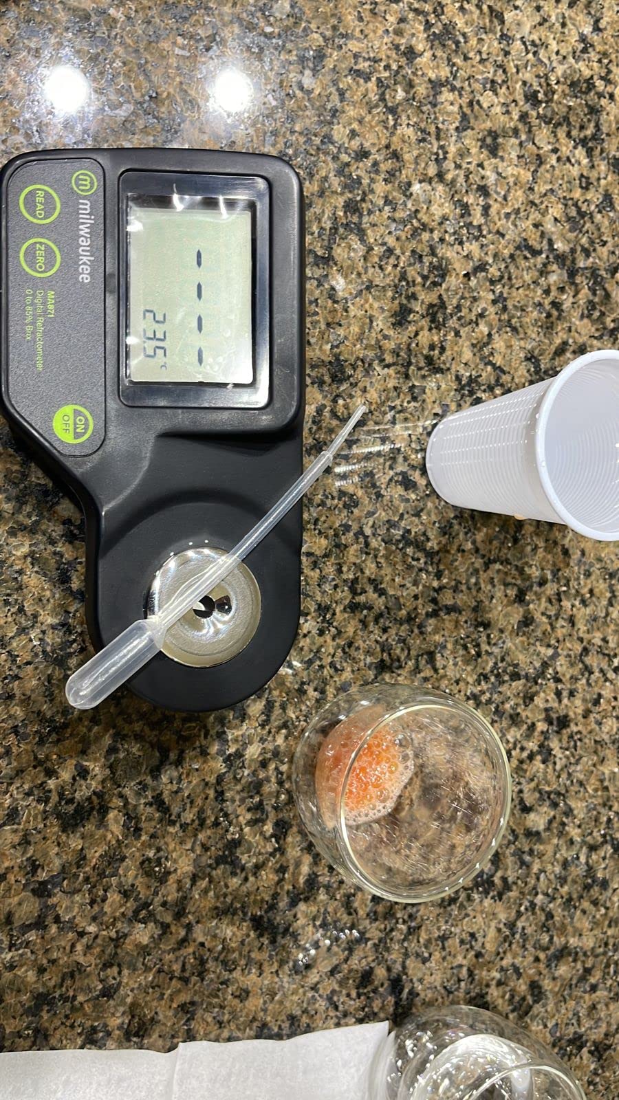 Milwaukee 0 to 85% Brix Digital Refractometer - MA871 customer photo 1