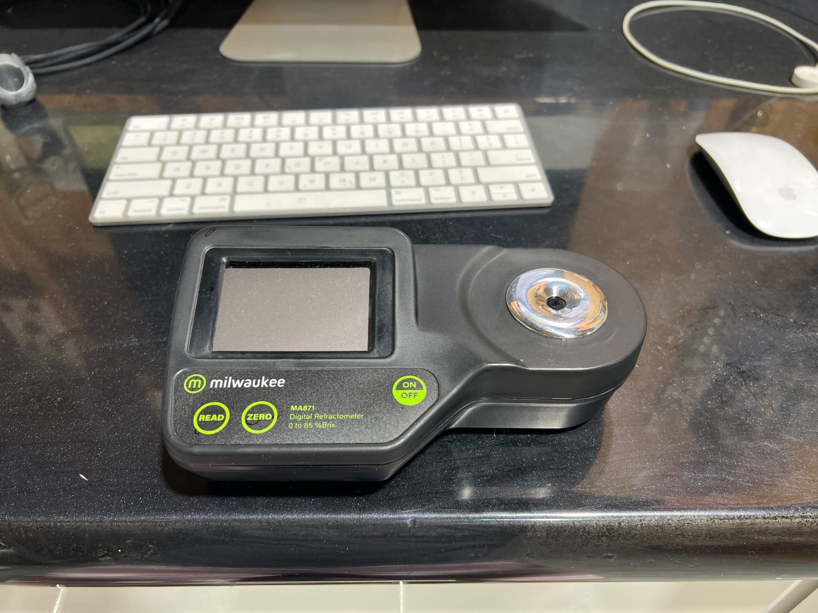 Milwaukee 0 to 85% Brix Digital Refractometer - MA871 customer photo 2
