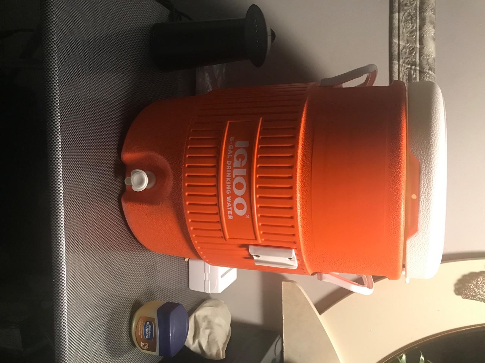 Igloo 2 Gallon Portable Sports Cooler Water Beverage Dispenser, Insulated Cooler Dispenser, Majestic Blue customer photo 1
