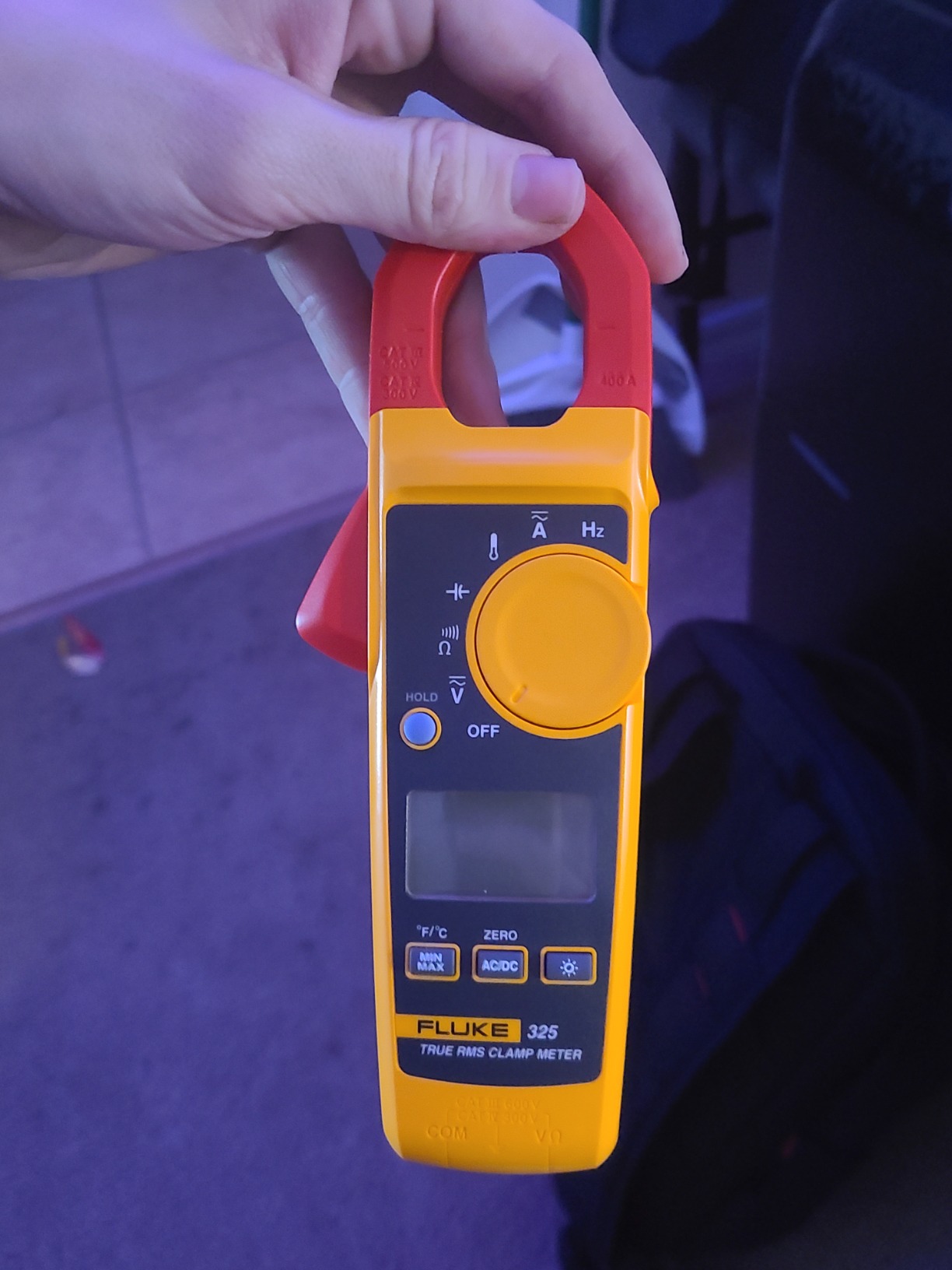 Fluke 325 True-RMS Clamp Meter with Frequency, Temperature & Capacitance Measurements | Frequency Measurements, Temperature Measurements, Capacitance Measurements customer photo 1