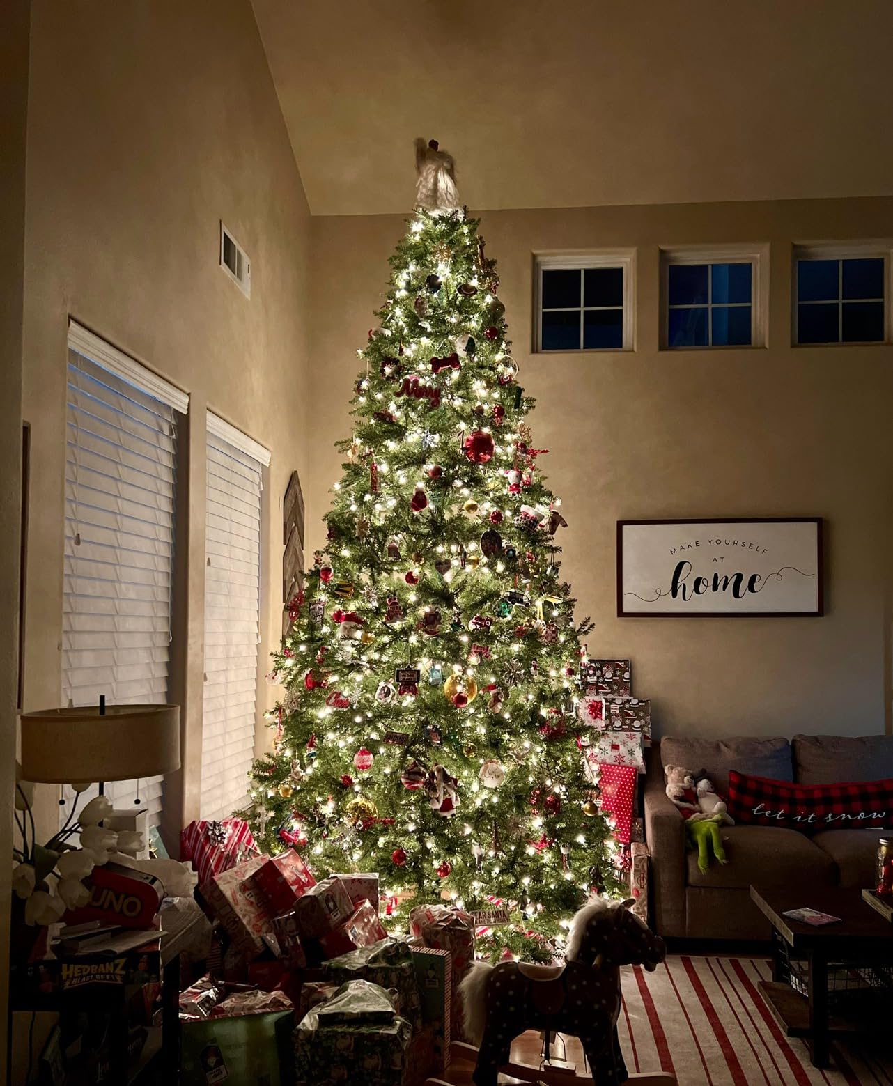 National Tree Company 9ft Pre-Lit Dunhill Fir Artificial Christmas Tree | 900 Clear Lights, 4,026 Tips, Includes Stand, Green customer photo 1
