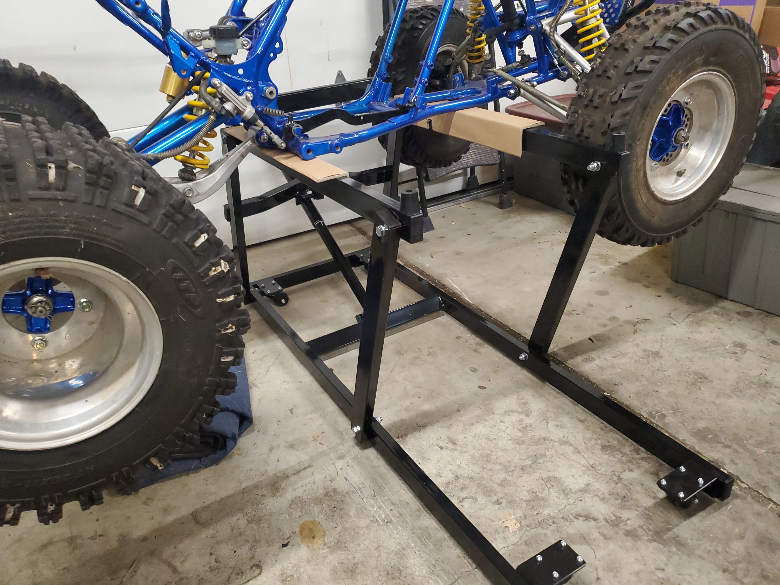 Black Ice Steel Snowmobile Lift Stand and Jack with Hand-Crank, 700 Pound Capacity, 25 Inch Lifting Height customer photo 1