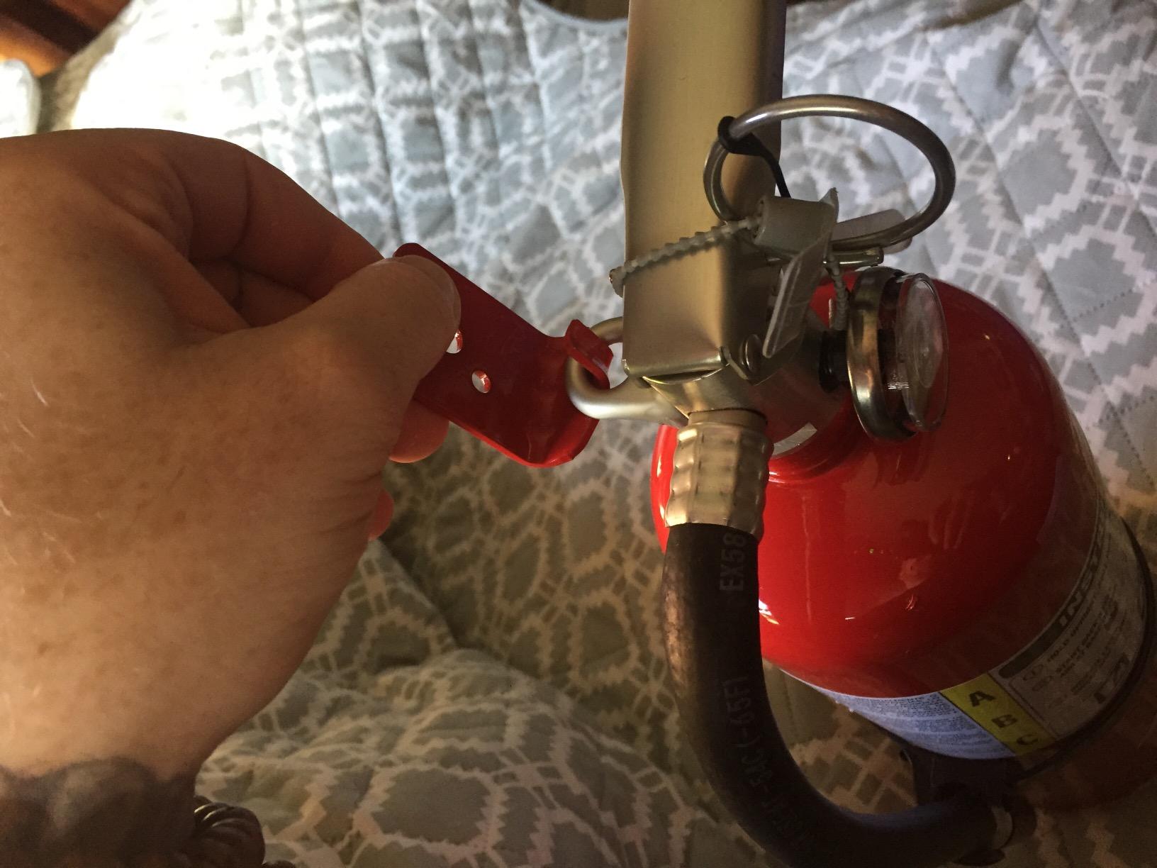 Amerex B402, 5 lb. ABC Dry Chemical Fire Extinguisher, with Wall Bracket - UL-rated 3-A:40-B:C Rechargeable ABC Dry Chemical Fire Extinguisher customer photo 2