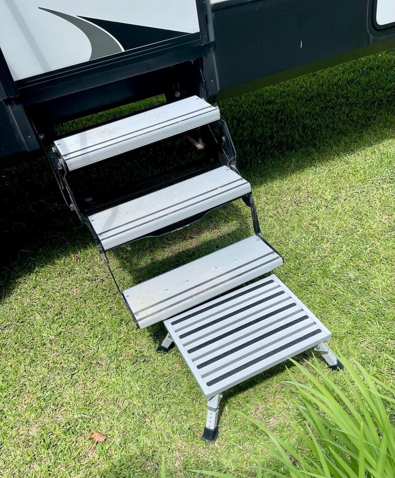 Camco Folding Aluminum Step Stool, Adjustable Height for RV and Trailers, Silver - Lightweight, Foldable, and Heavy-Duty Stepping Platform for Home and Camping customer photo 2